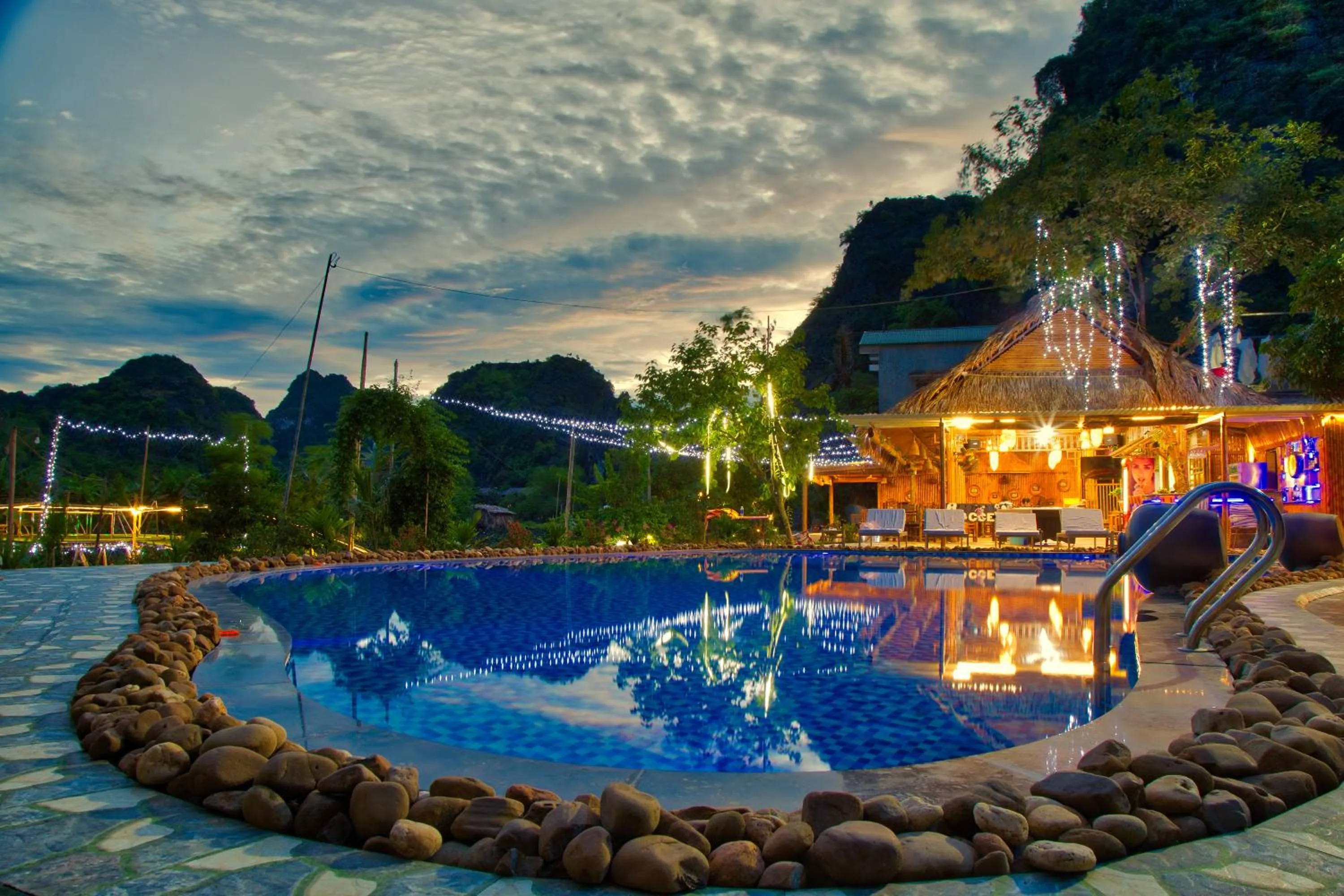 Swimming pool in Green Mountain Homestay