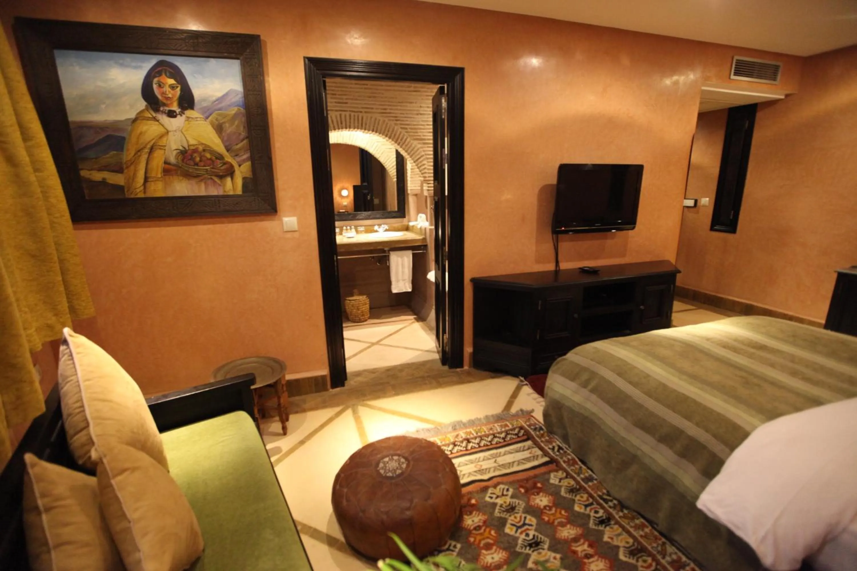Photo of the whole room, Bed in Riad Dar Haven