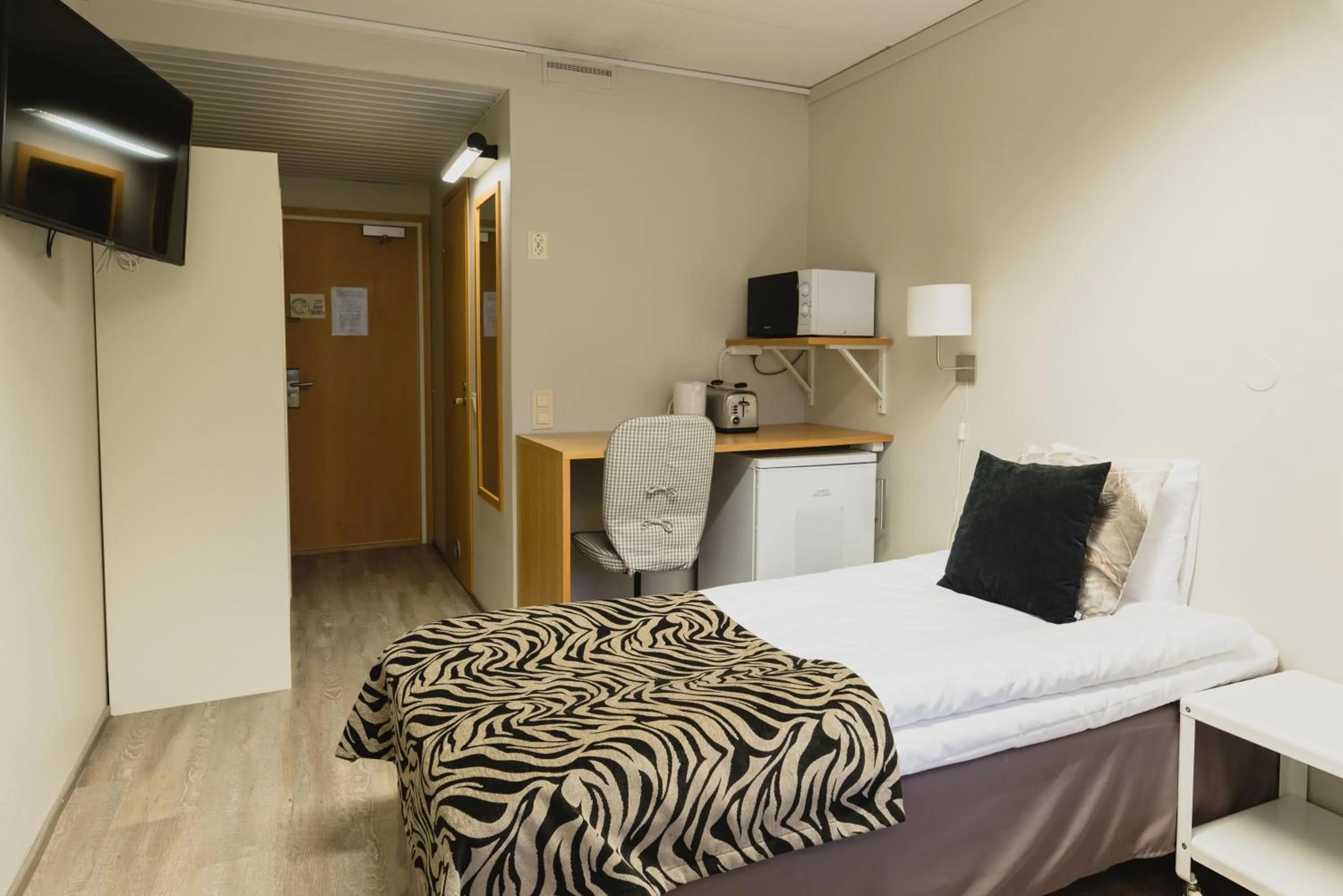 Photo of the whole room, Bed in Hotel Sorsanpesä