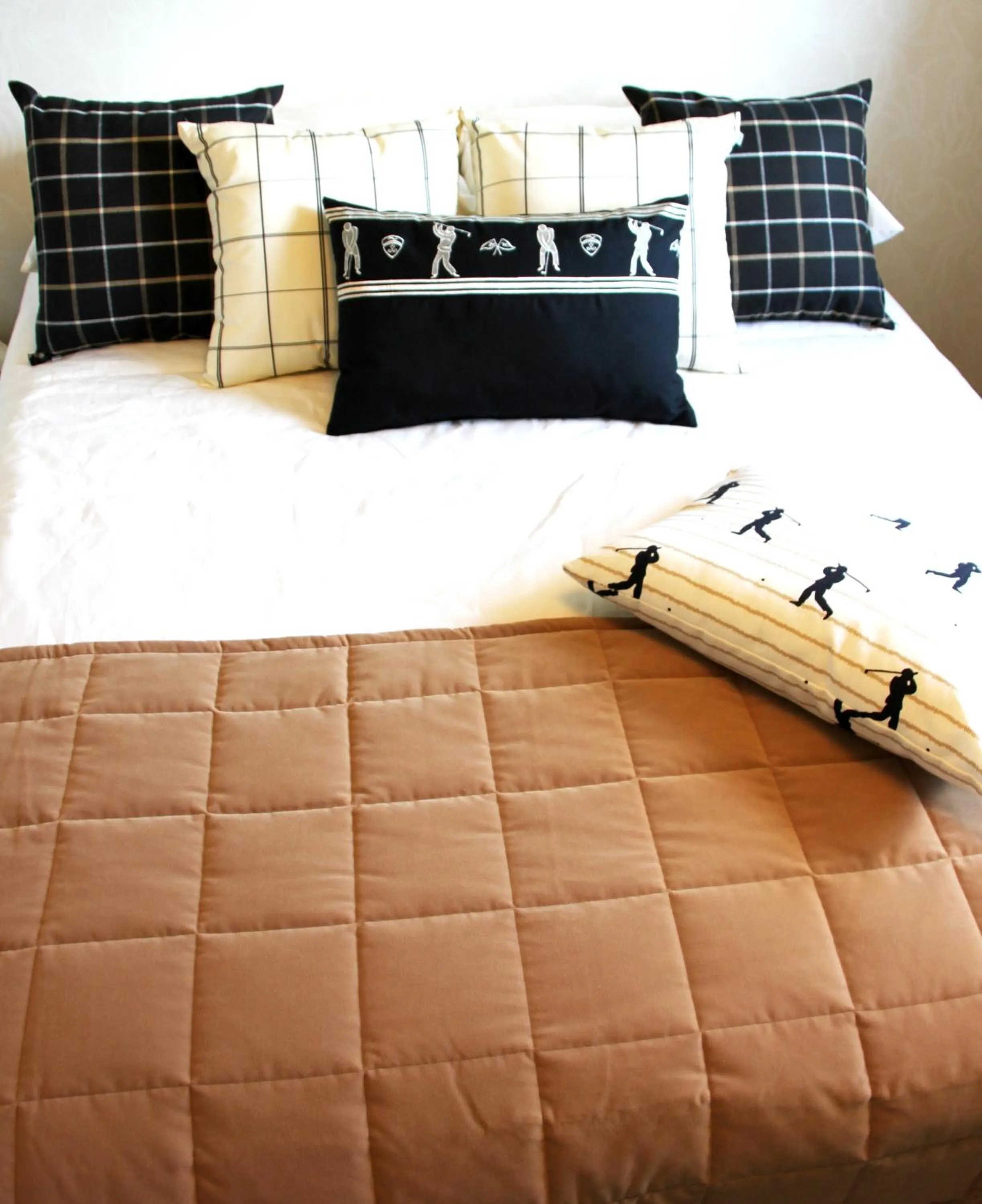 Photo of the whole room, Bed in Hotel Sorsanpesä