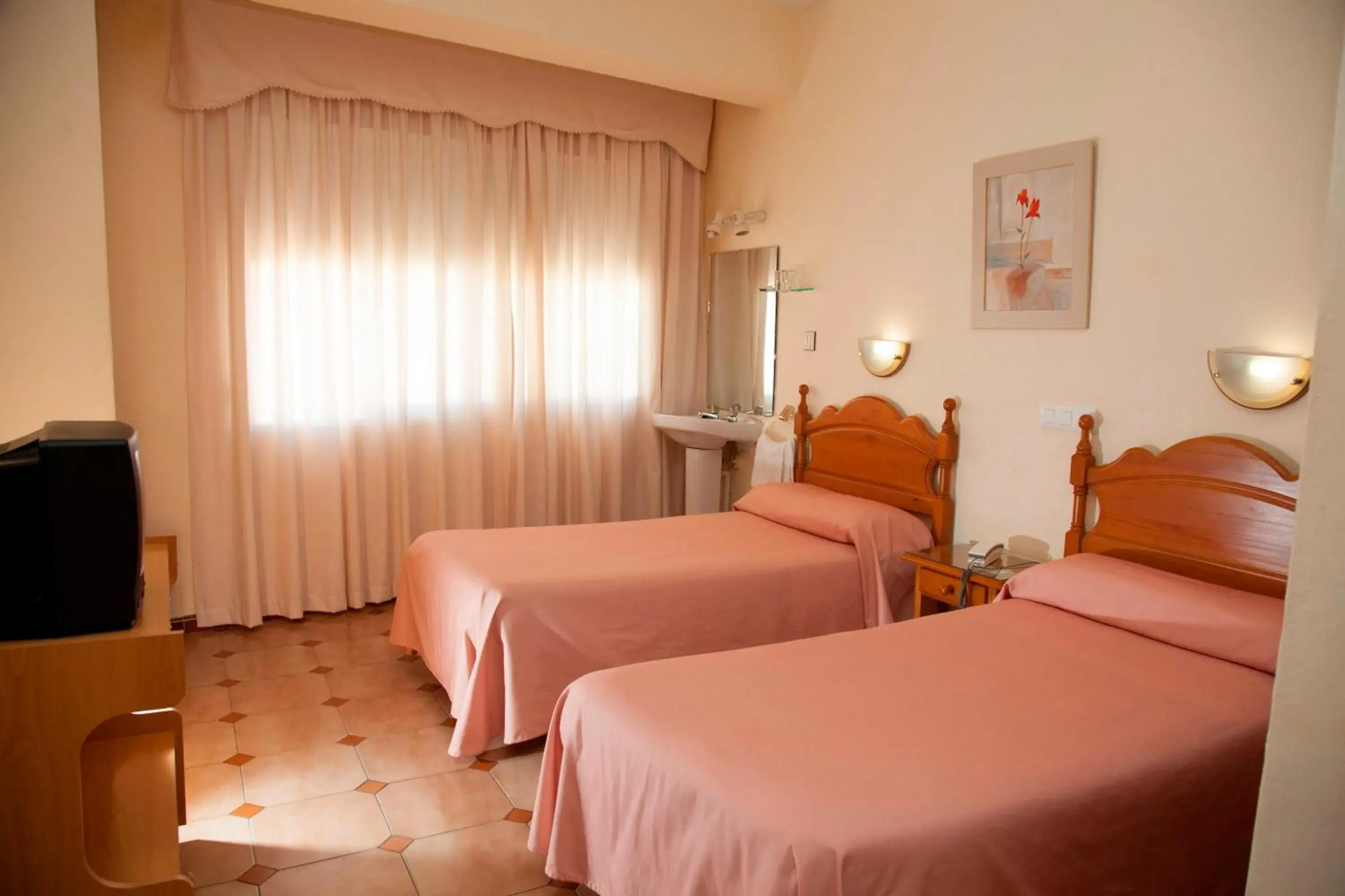 Twin Room with Shared Bathroom in Hostal París Twin Room with Shared Bathroom in Hostal París