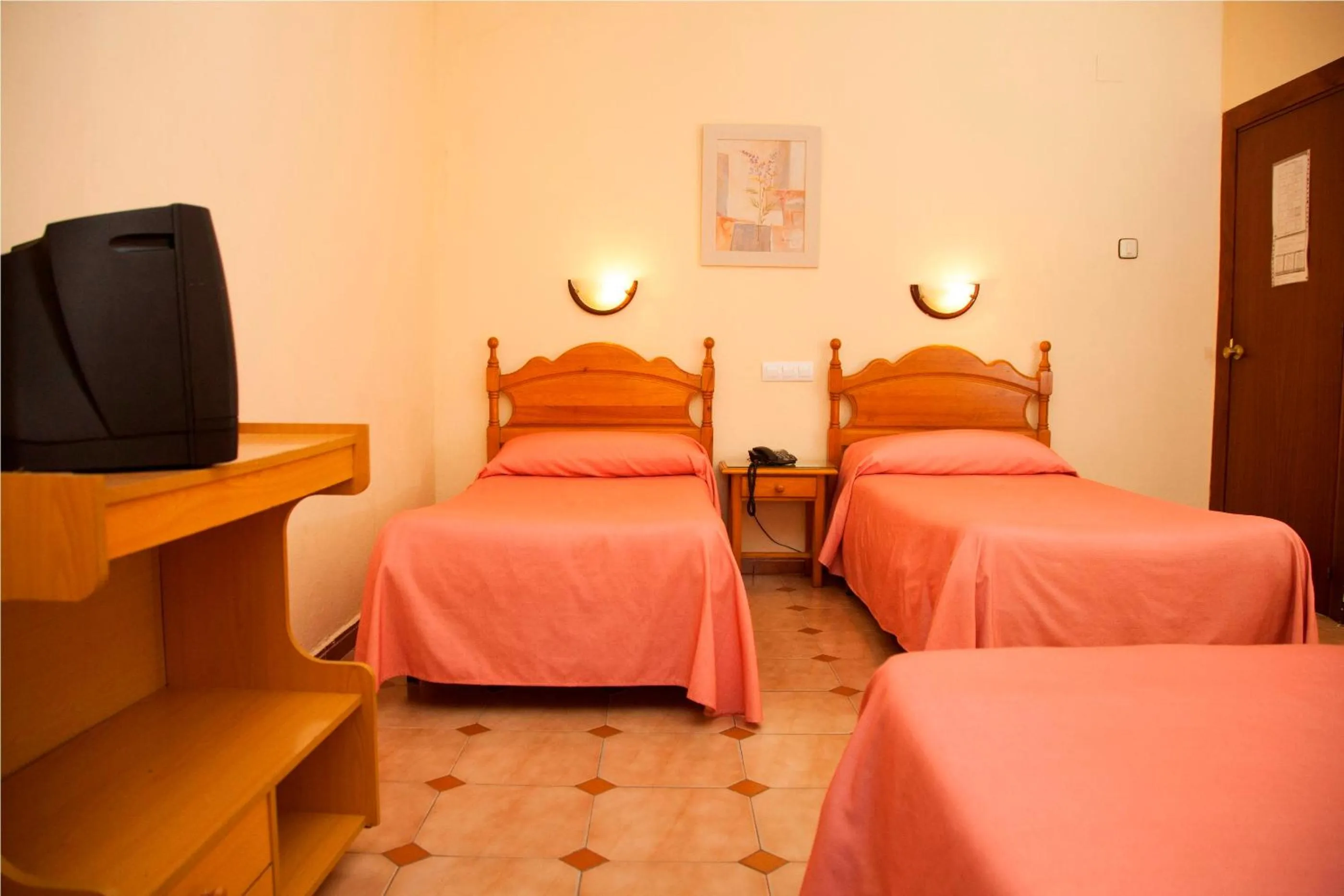 Bed in Hostal París