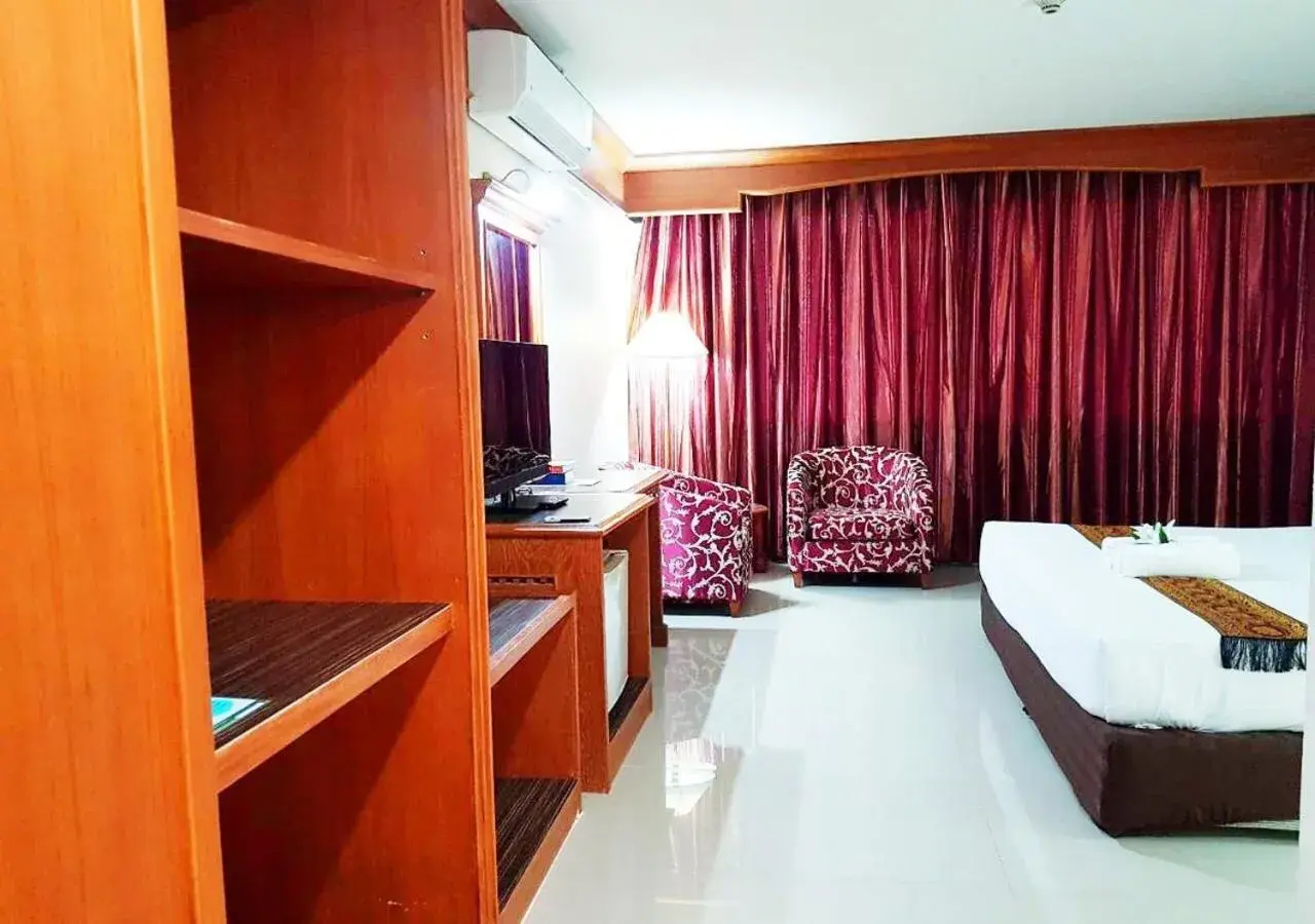 Bed in JP Emerald Hotel Bed in JP Emerald Hotel