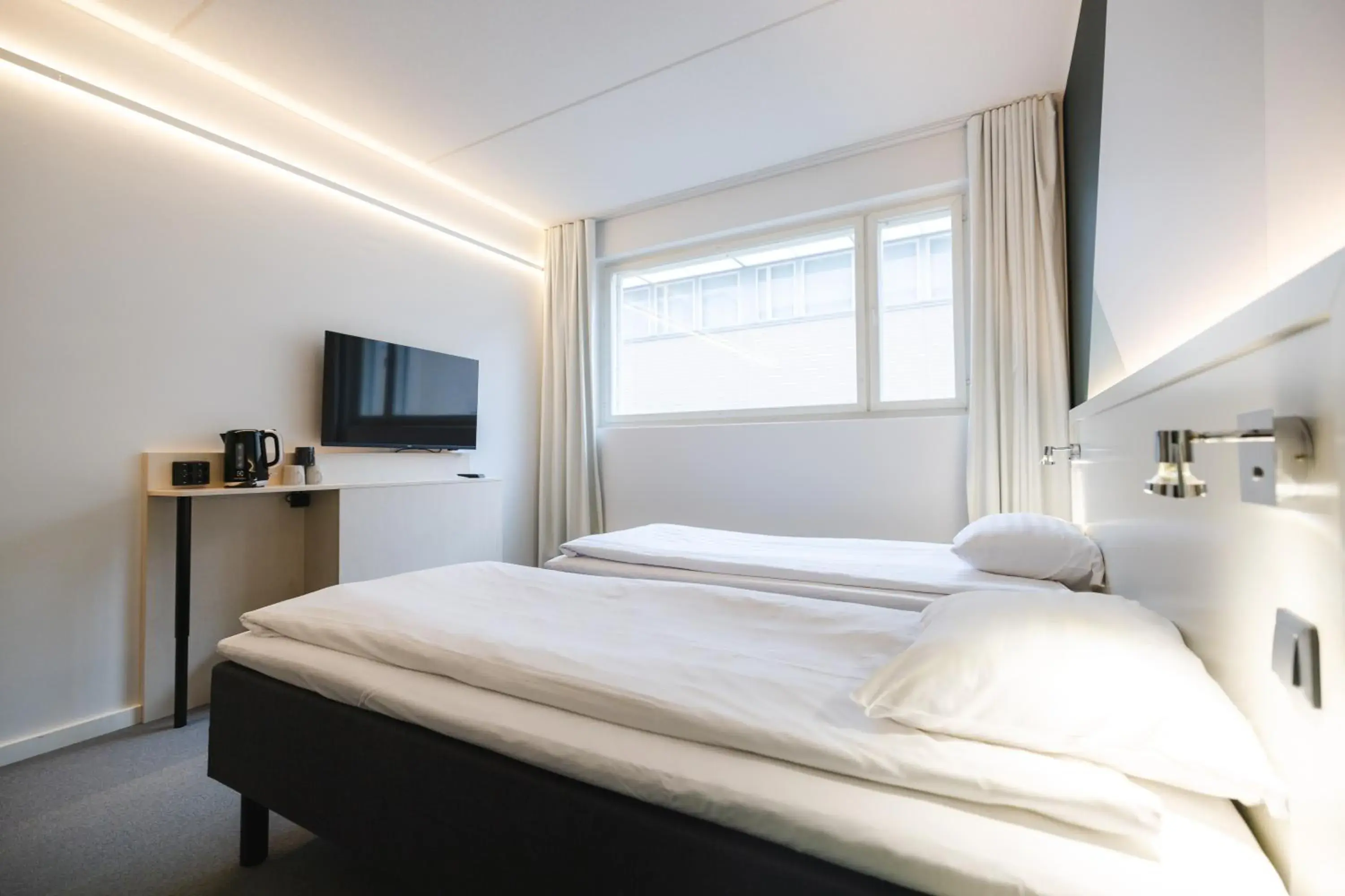 TV and multimedia, Bed in GreenStar Hotel Joensuu TV and multimedia, Bed in GreenStar Hotel Joensuu