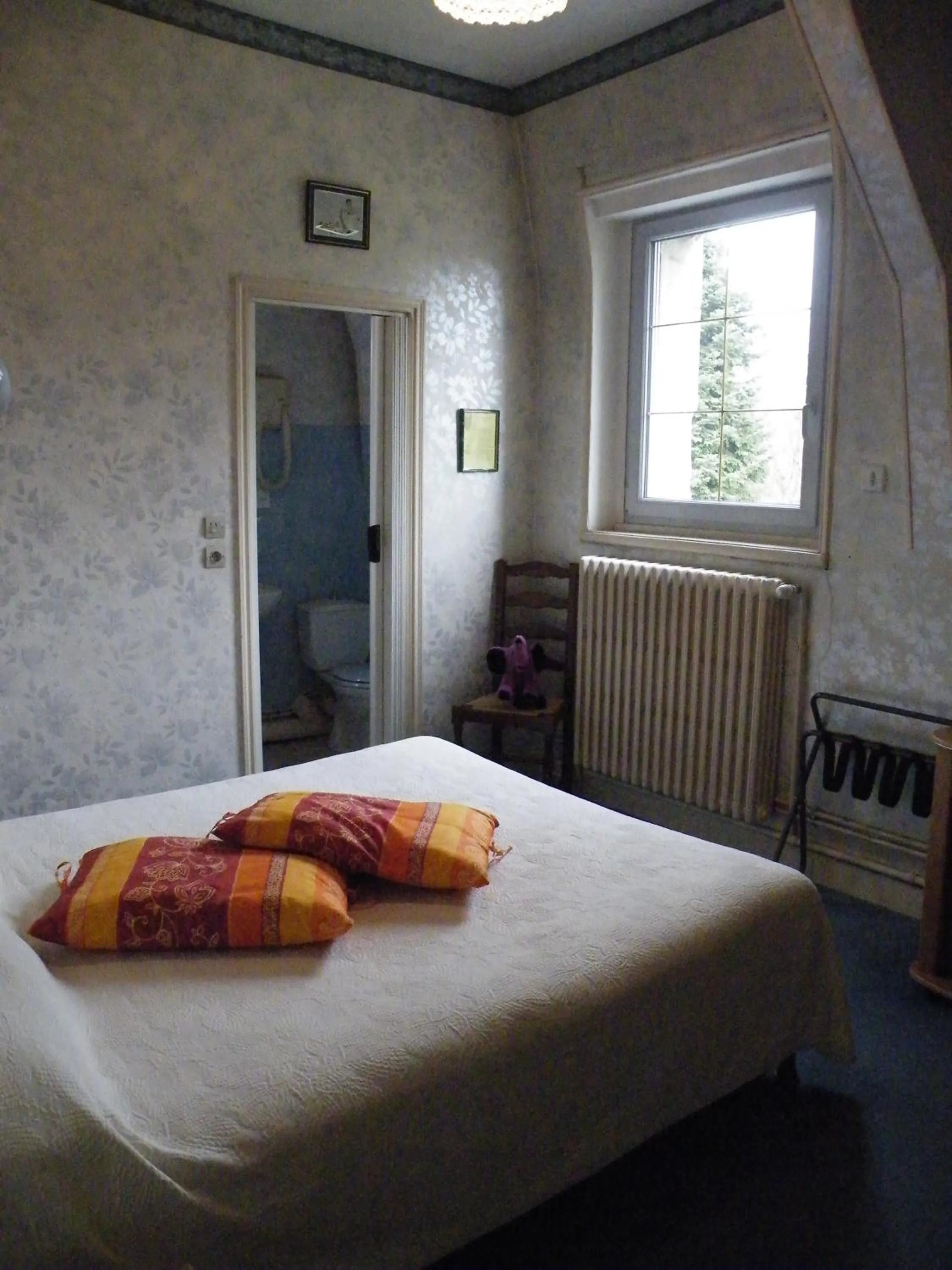 Photo of the whole room, Bed in La Renaudière
