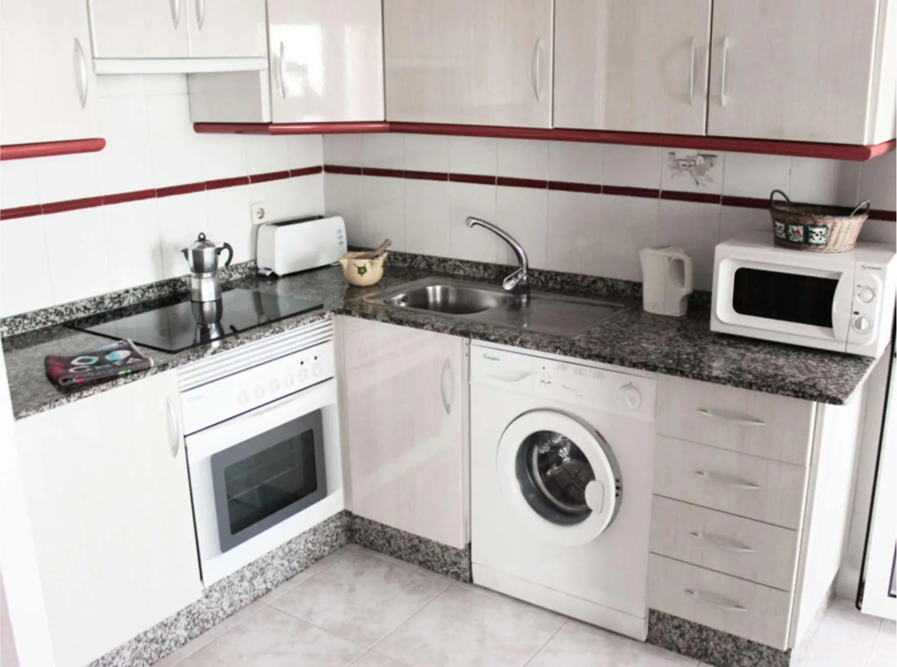 Kitchen or kitchenette in Apartamentos Copacabana Playa