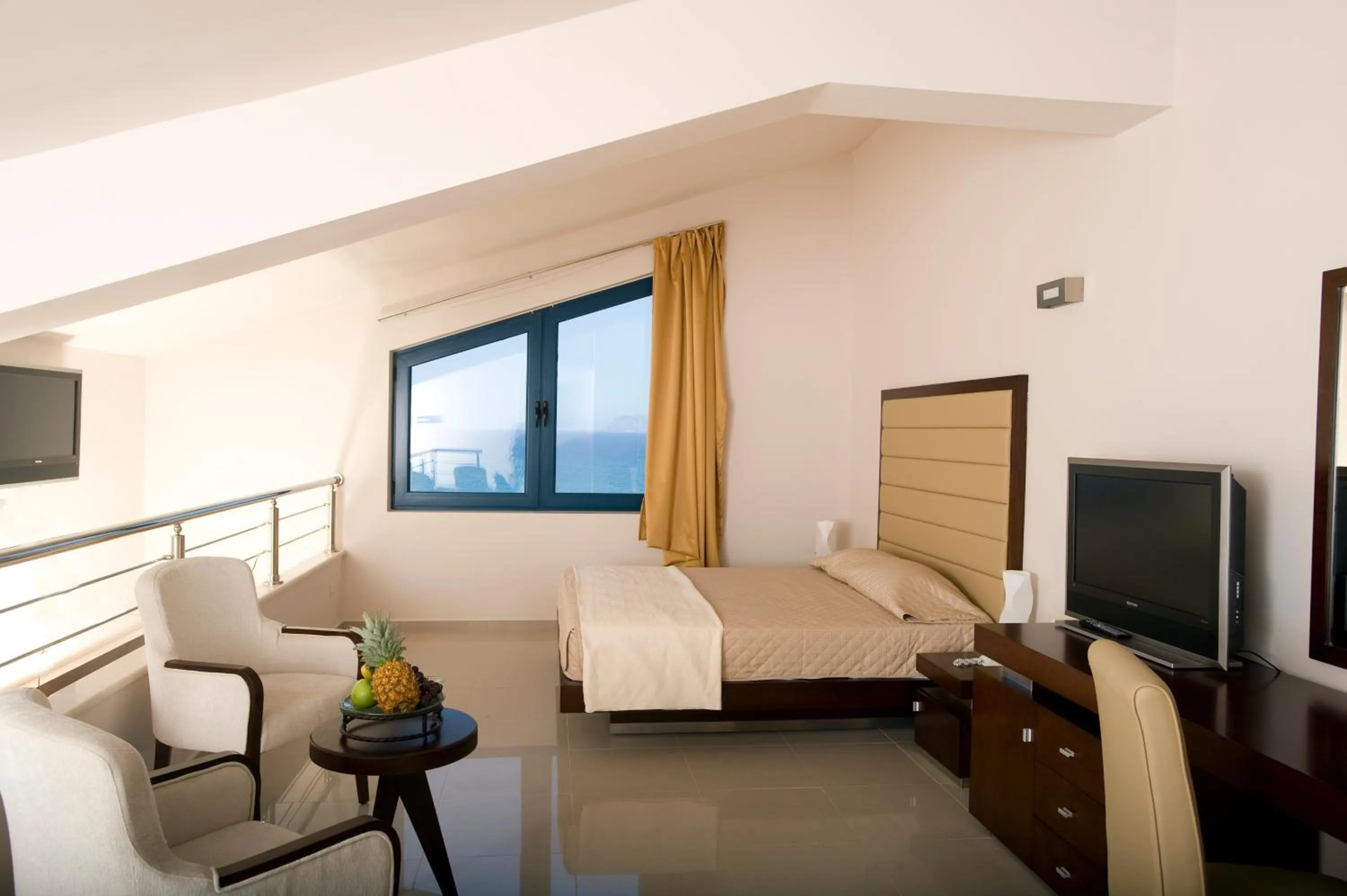Photo of the whole room, Bed in Galini Sea View