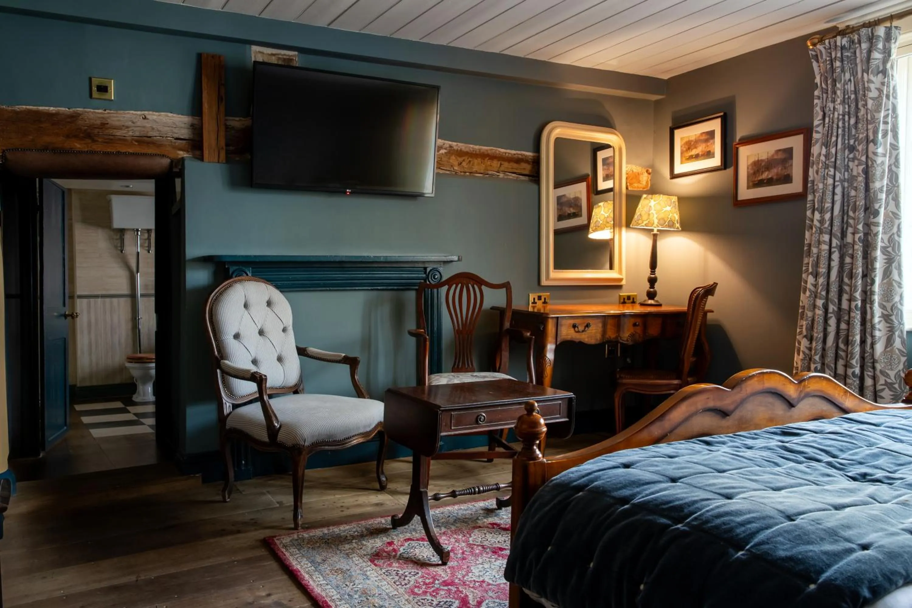 Bedroom, Bed in The Crown Inn