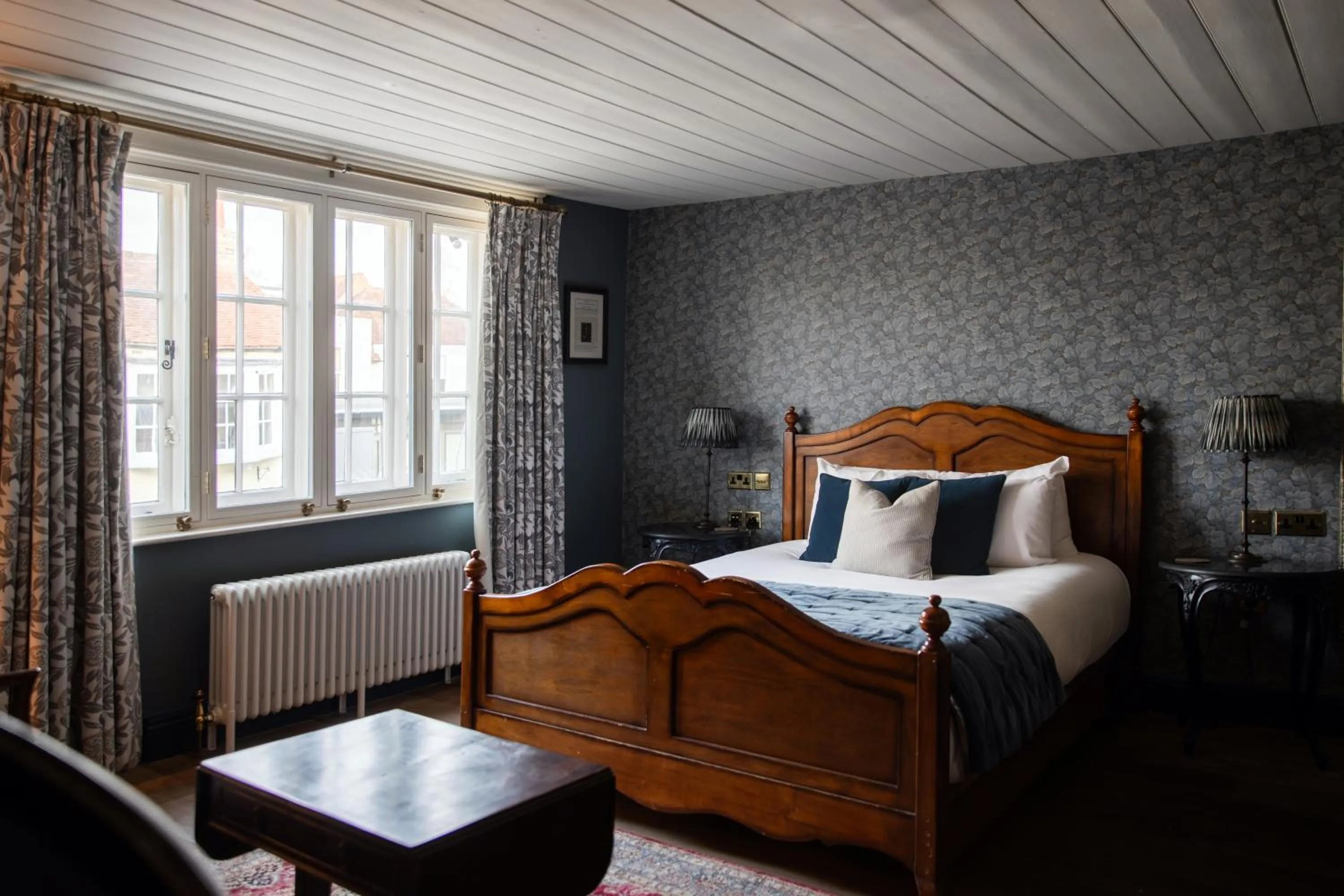 Bedroom, Bed in The Crown Inn