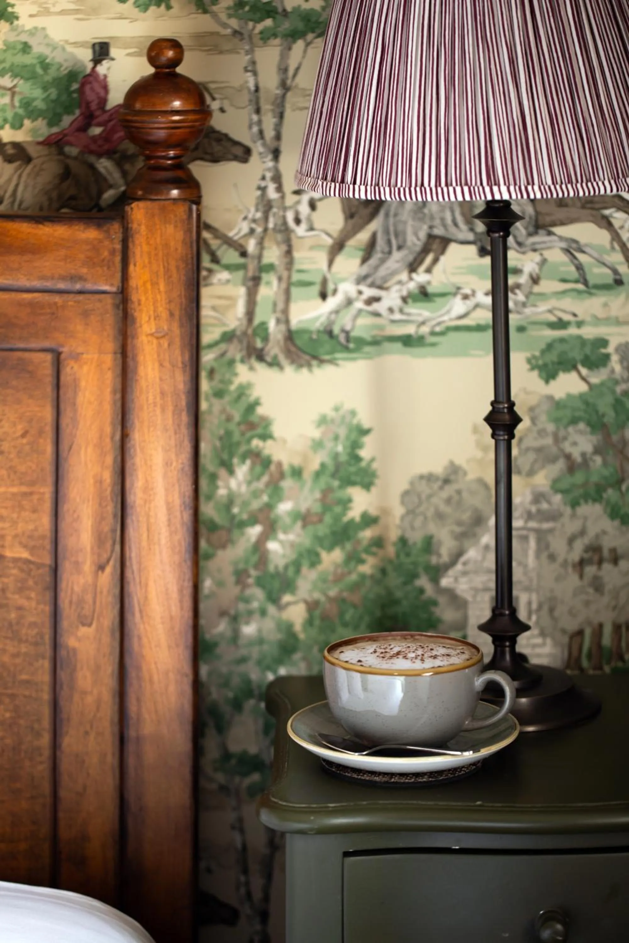 Bedroom in The Crown Inn