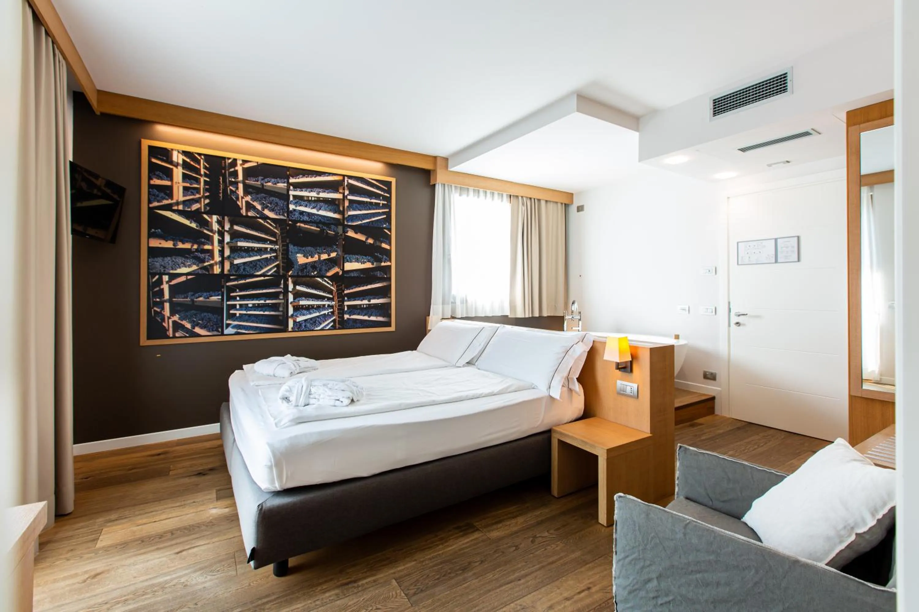 Photo of the whole room, Bed in Wine Hotel Retici Balzi