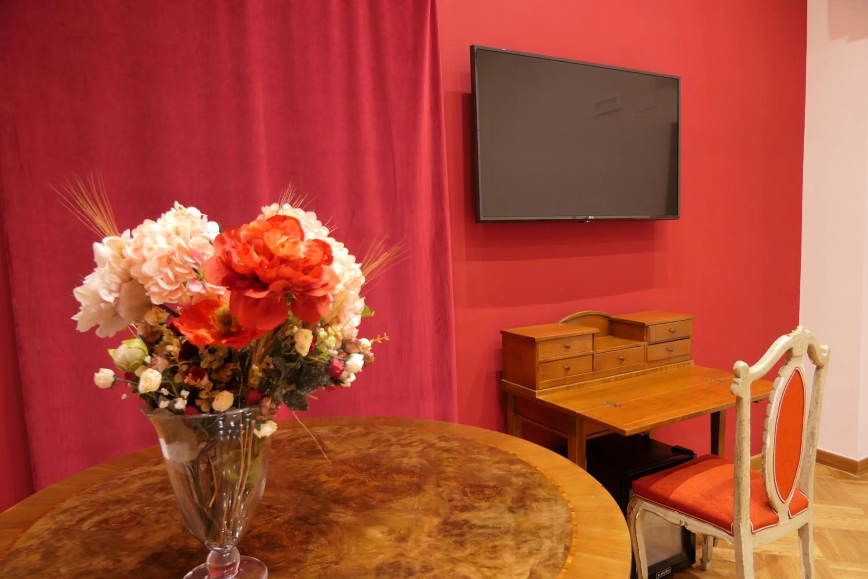 Photo of the whole room in Spaccanapoli B&B City Soul