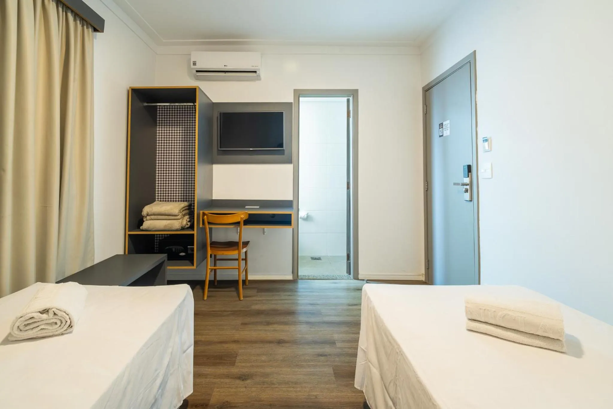 Bed in Uniclass Hotel Lapa