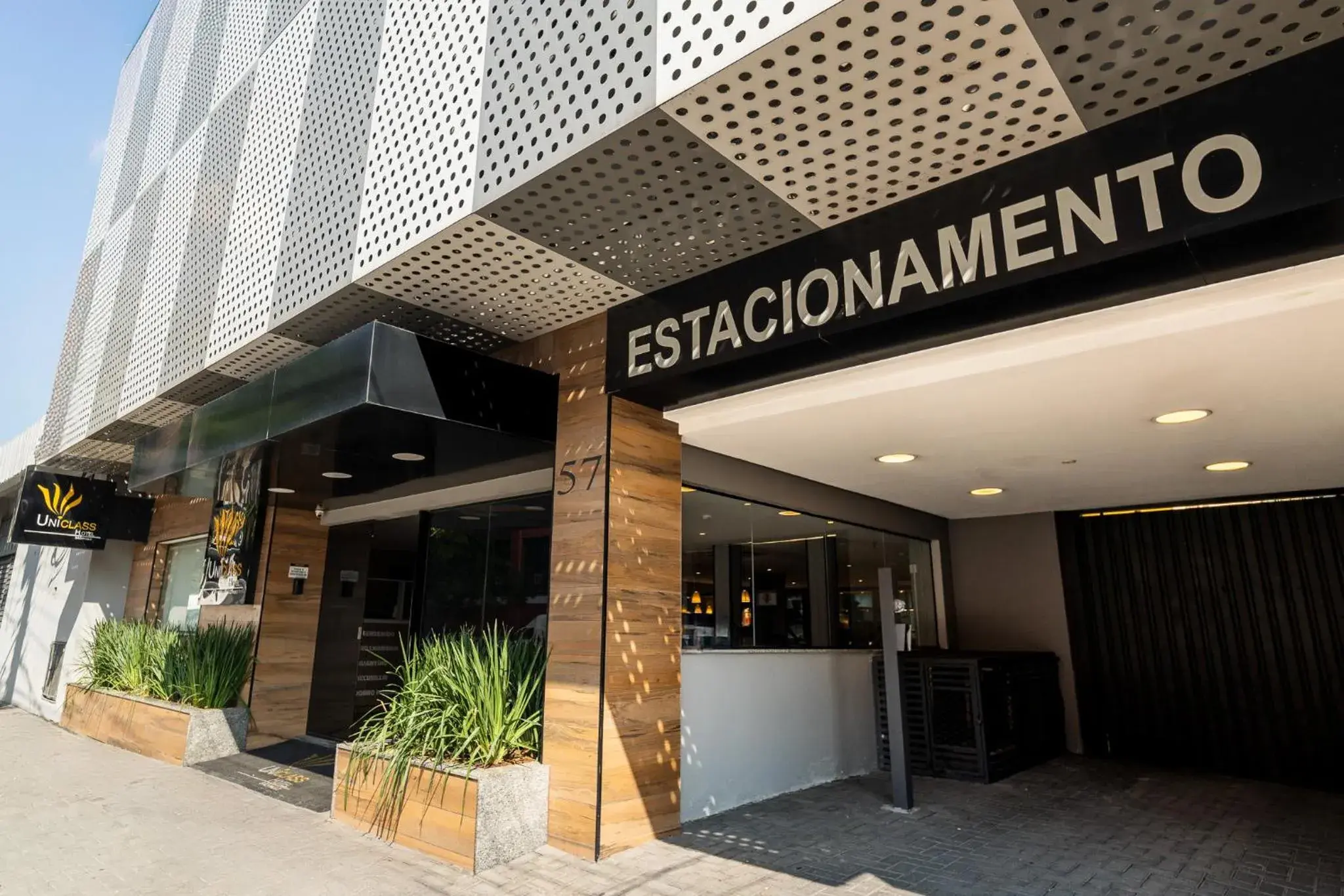 Facade/entrance in Uniclass Hotel Lapa Facade/entrance in Uniclass Hotel Lapa