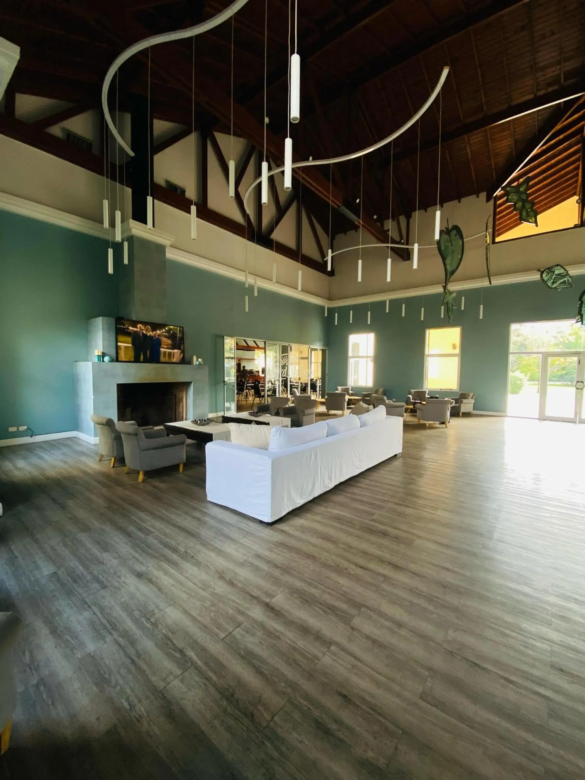 Living room in Howard Johnson Pilar Resort Spa & Convention Center