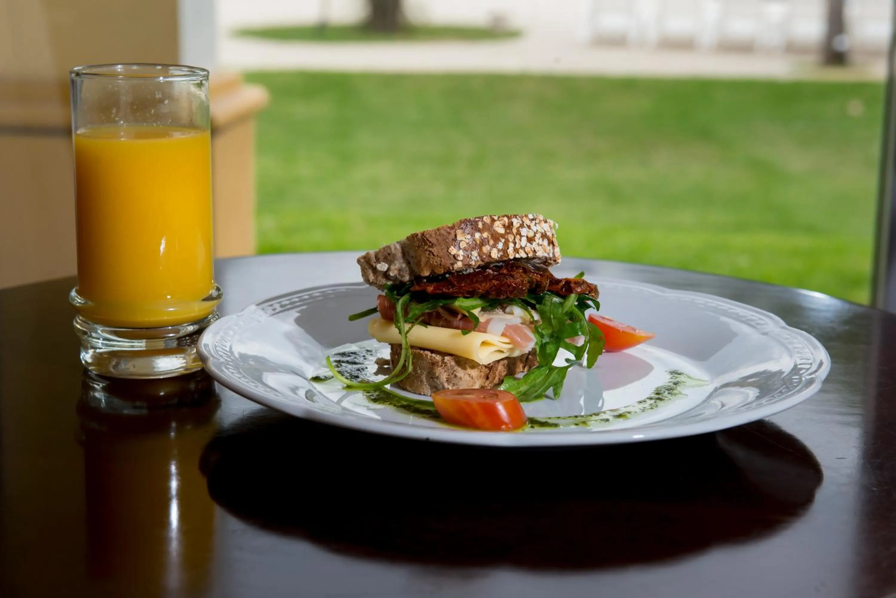 Food and drinks in Howard Johnson Pilar Resort Spa & Convention Center