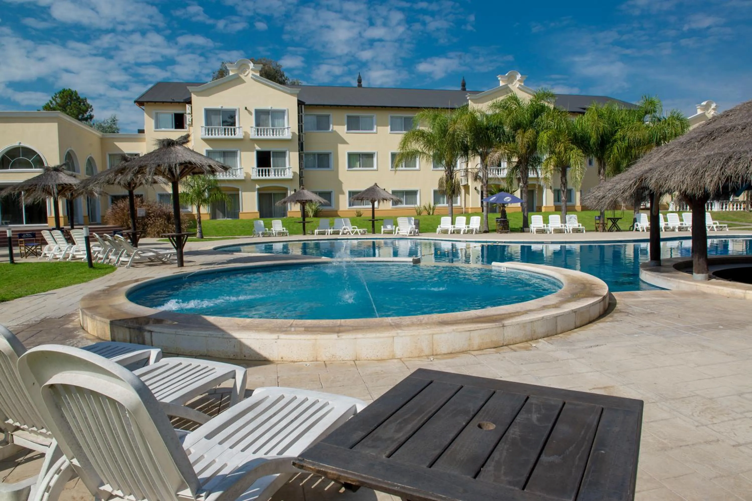 Garden in Howard Johnson Pilar Resort Spa & Convention Center