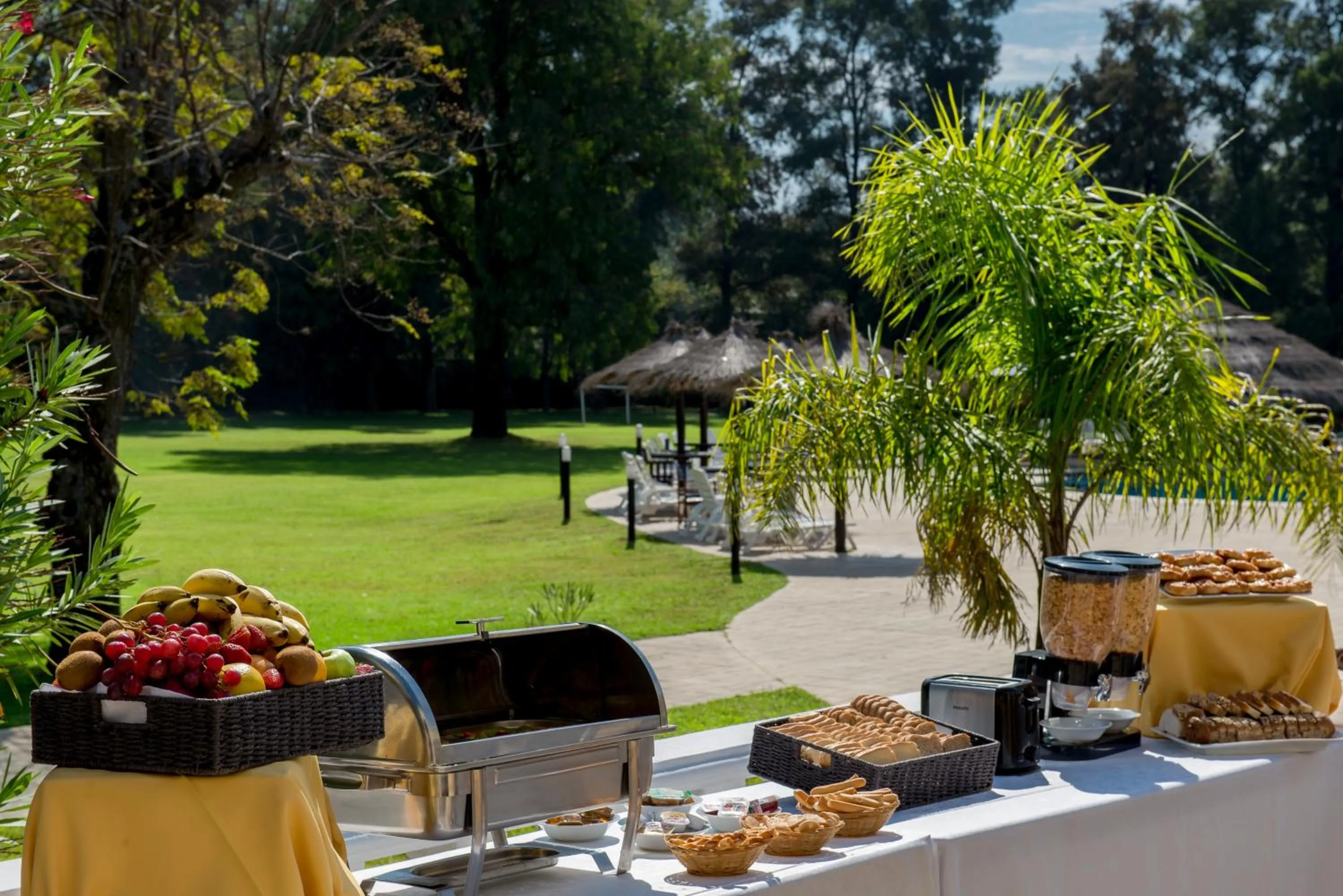 Restaurant/places to eat in Howard Johnson Pilar Resort Spa & Convention Center