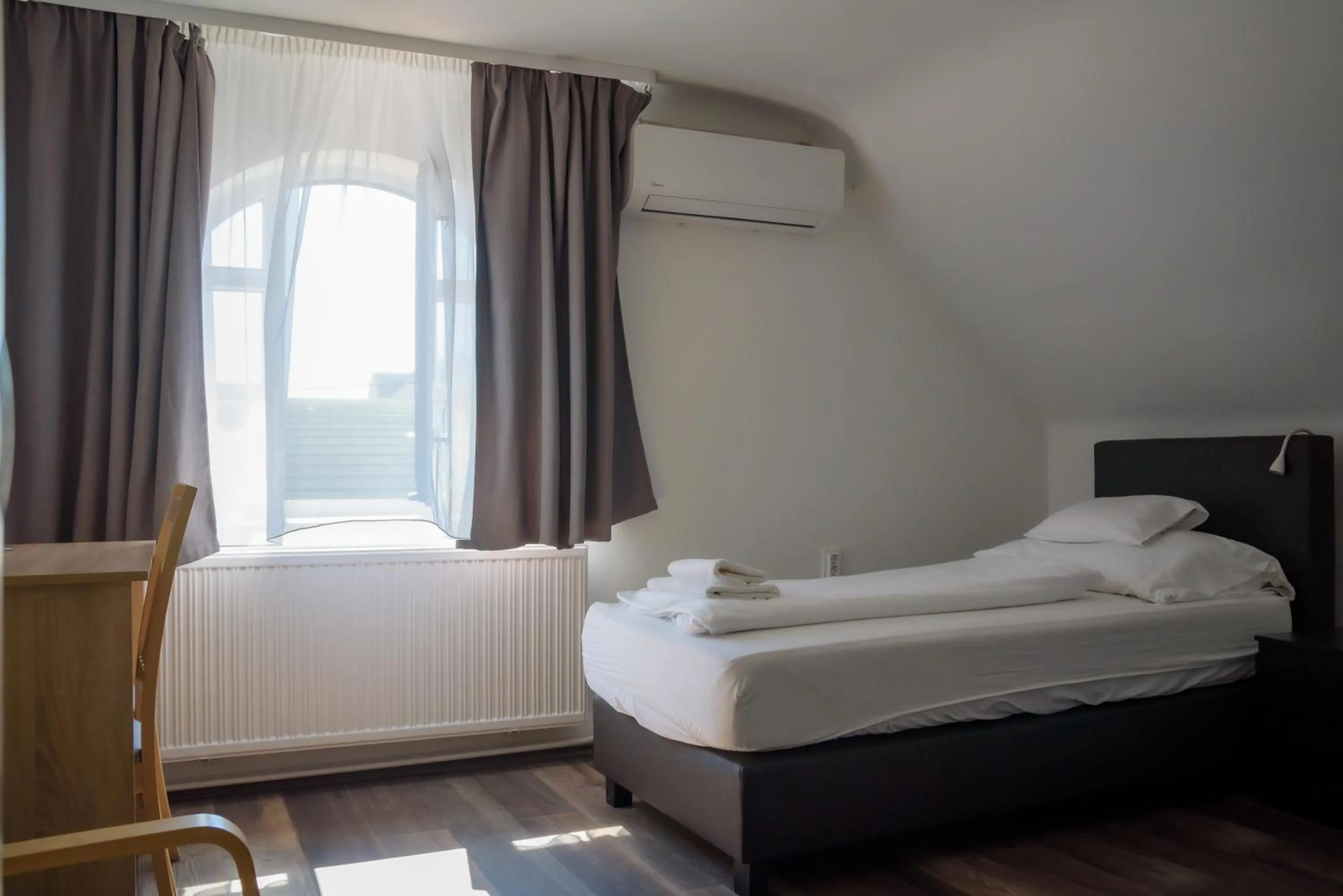 Bed in HBH Bajor Sörház Sólyomfészek Panzió