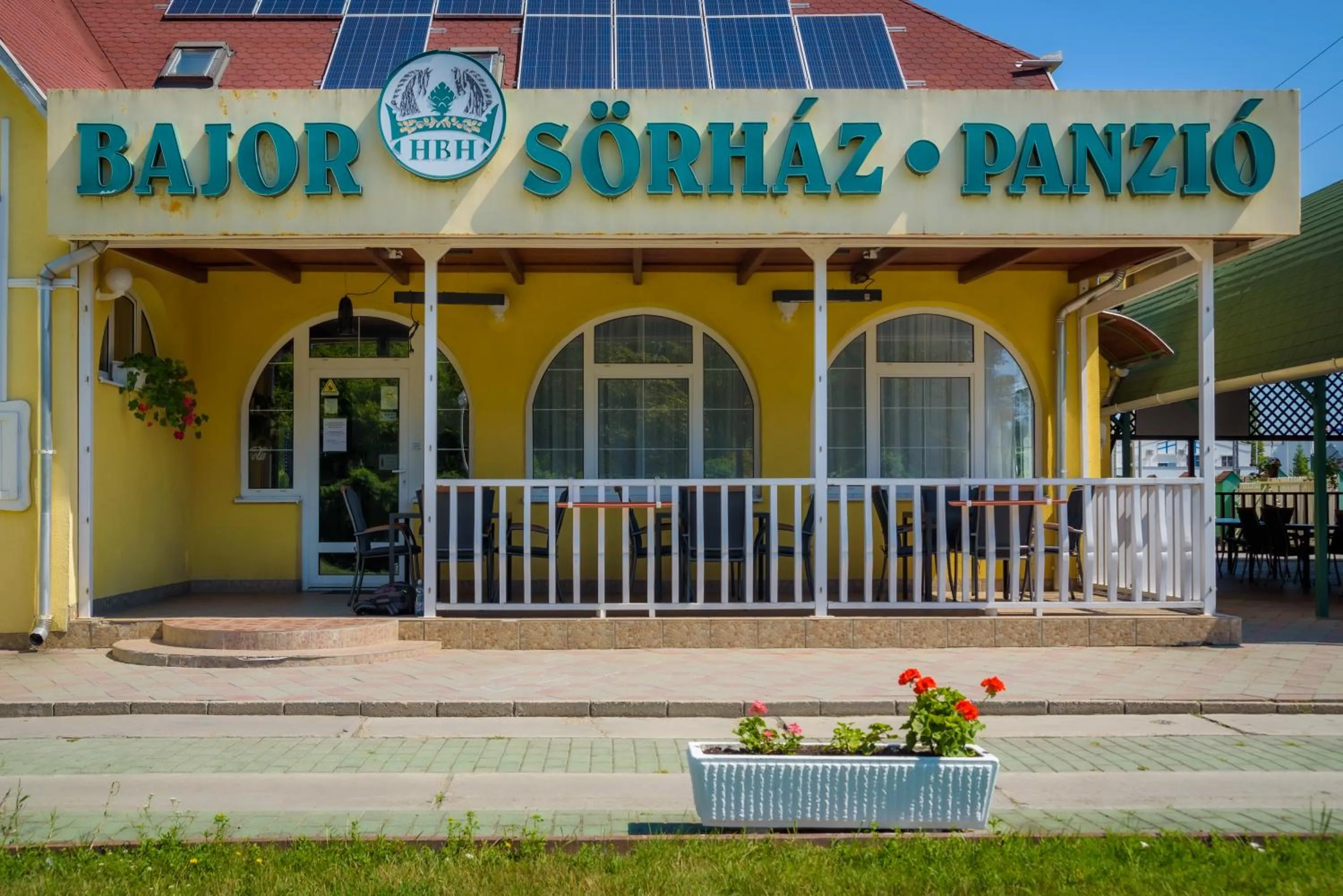HBH Bajor Sörház Sólyomfészek Panzió