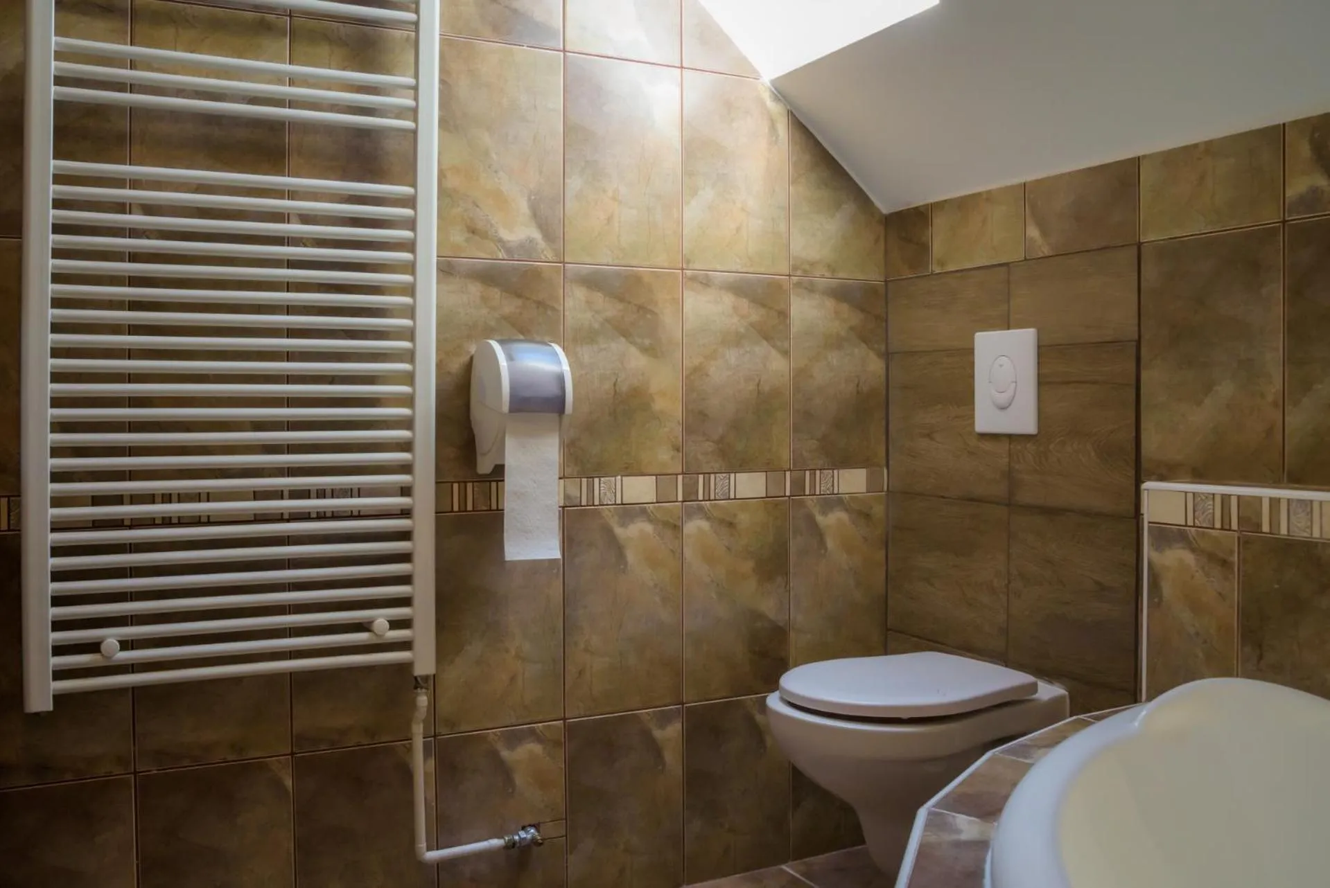 HBH Bajor Sörház Sólyomfészek Panzió