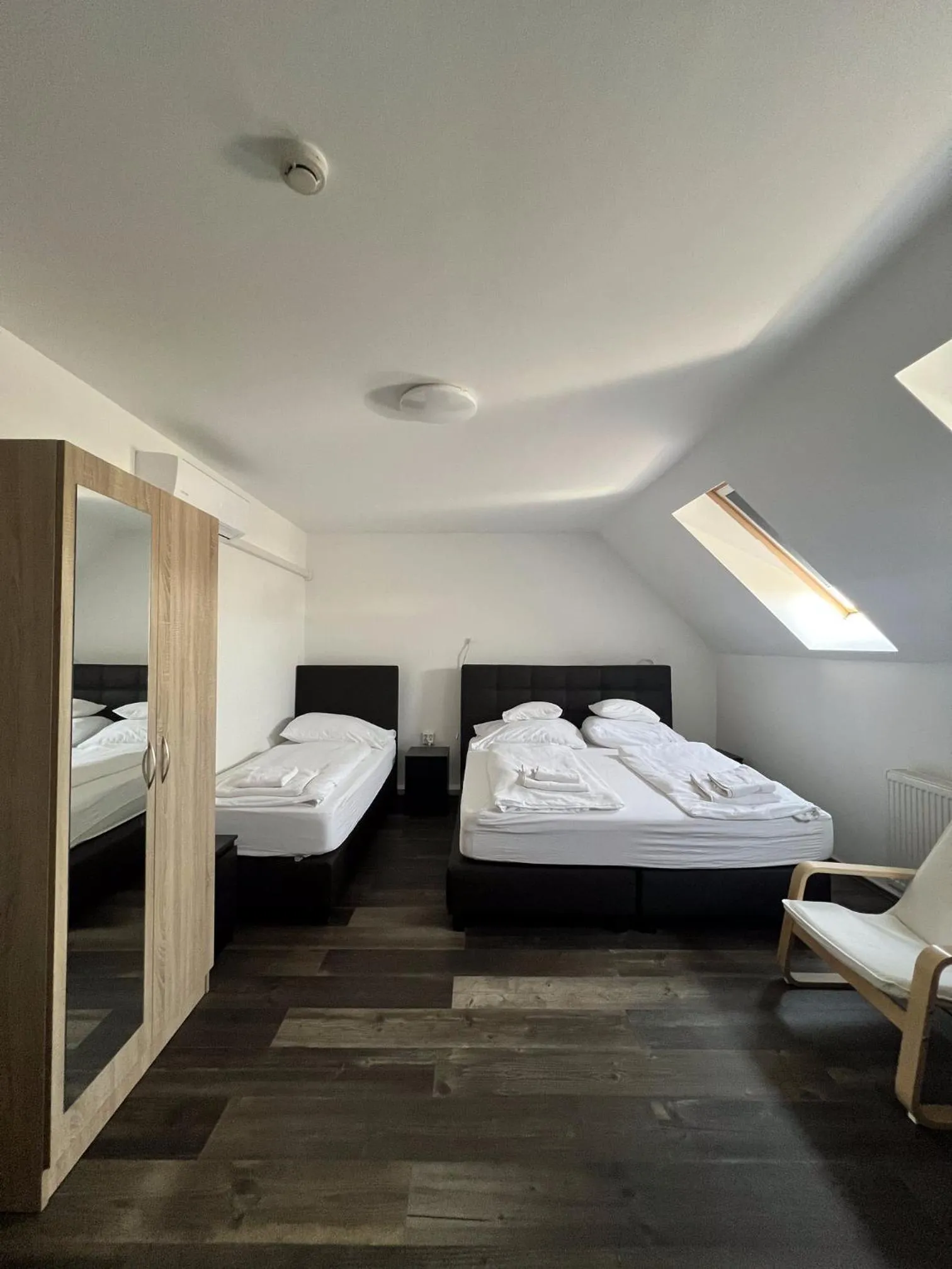 Bed in HBH Bajor Sörház Sólyomfészek Panzió