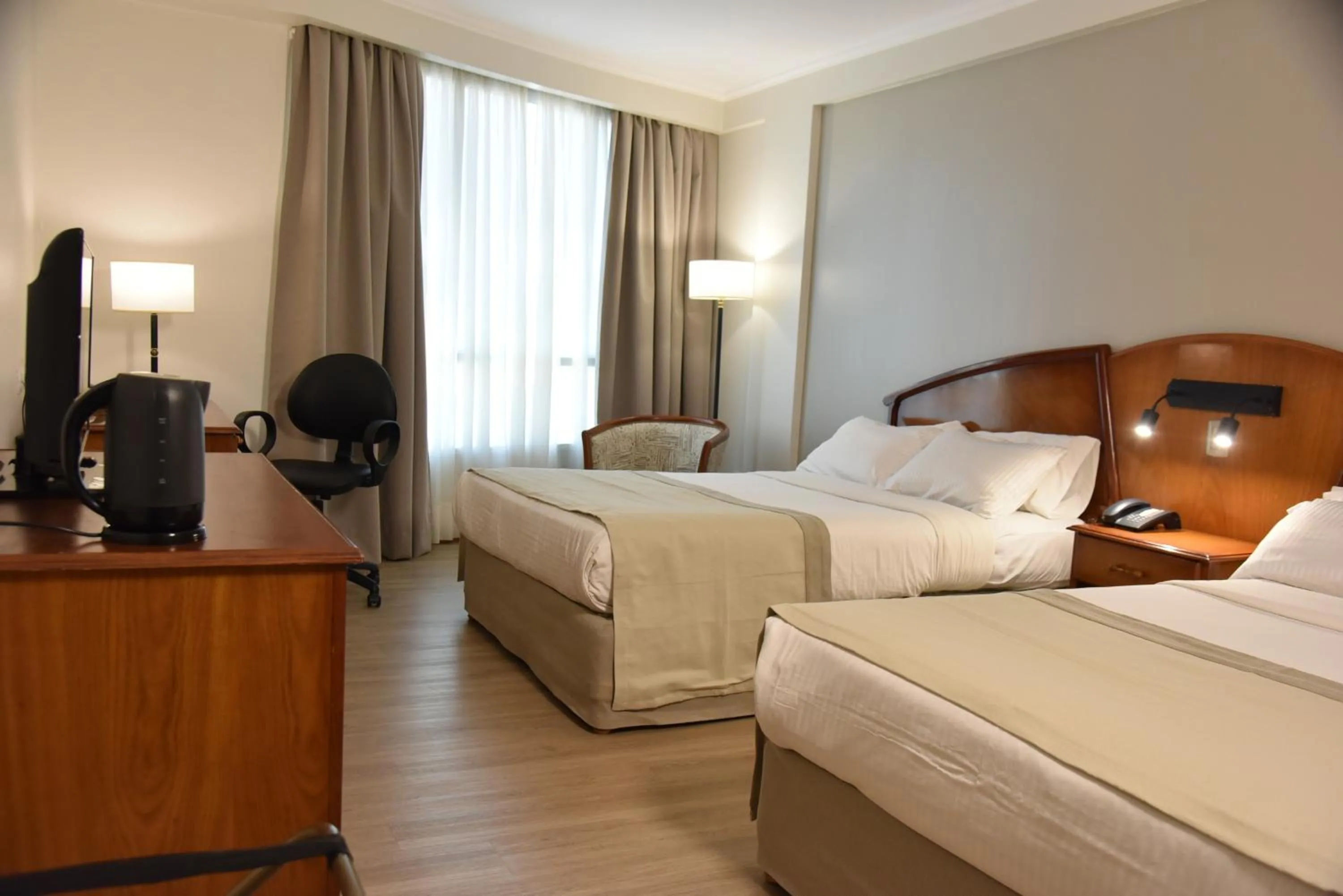 Bedroom, Bed in InterTower Hotel