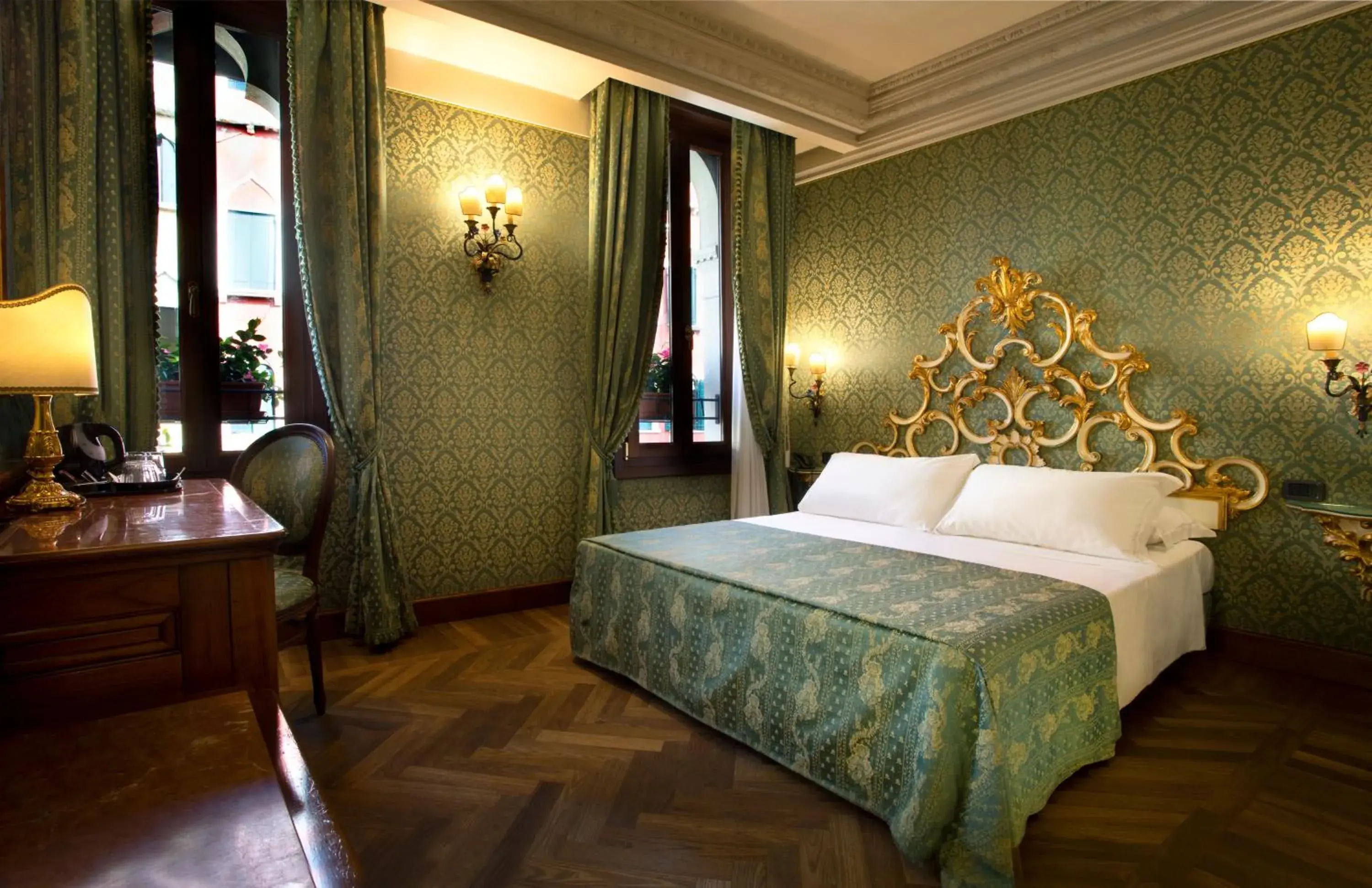 Superior Double or Twin Room with Canal View in Palazzina Veneziana Superior Double or Twin Room with Canal View in Palazzina Veneziana