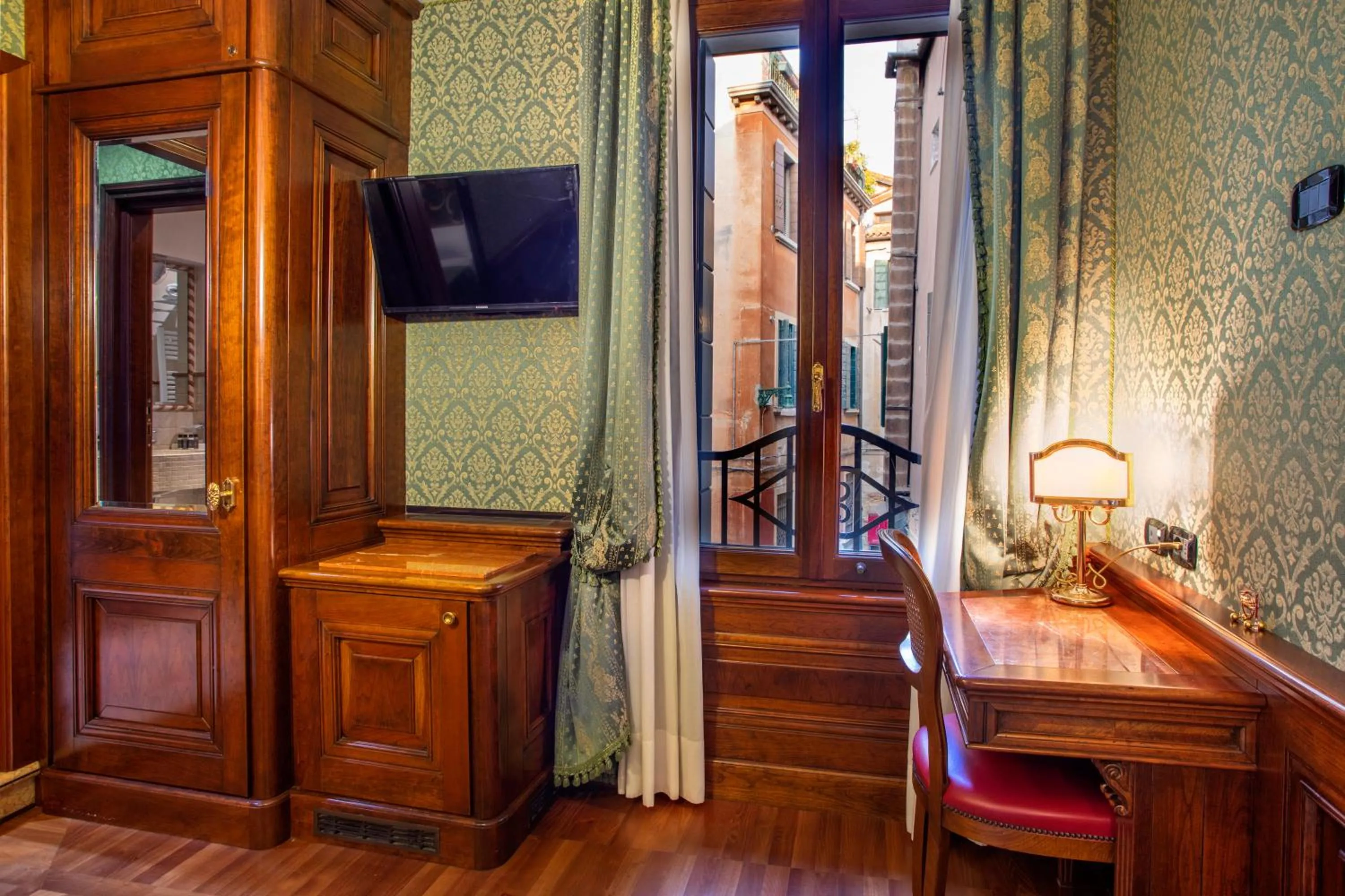 Decorative detail in Palazzina Veneziana