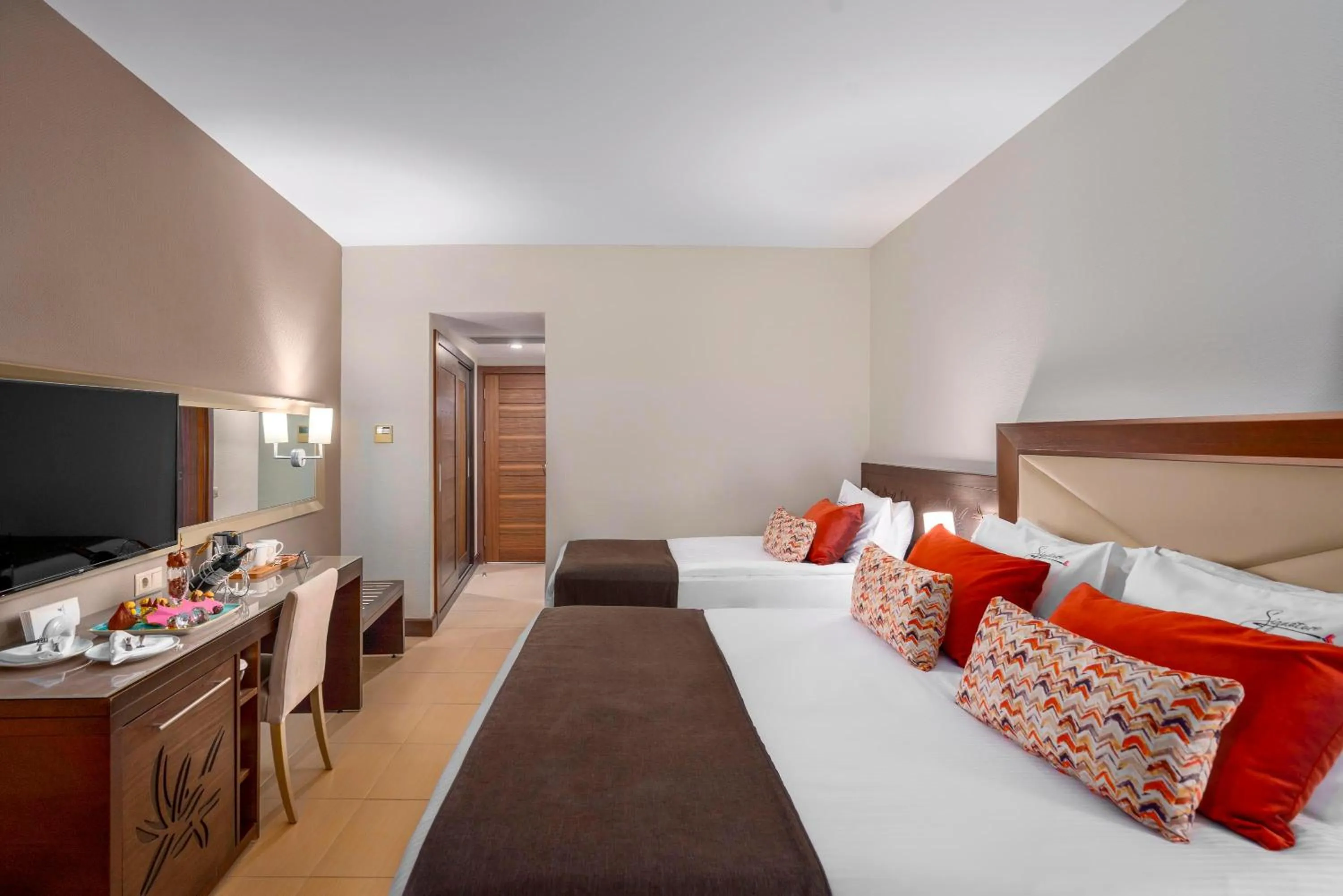 Photo of the whole room, Bed in Leodikya Kirman Premium - Ultra All Inclusive