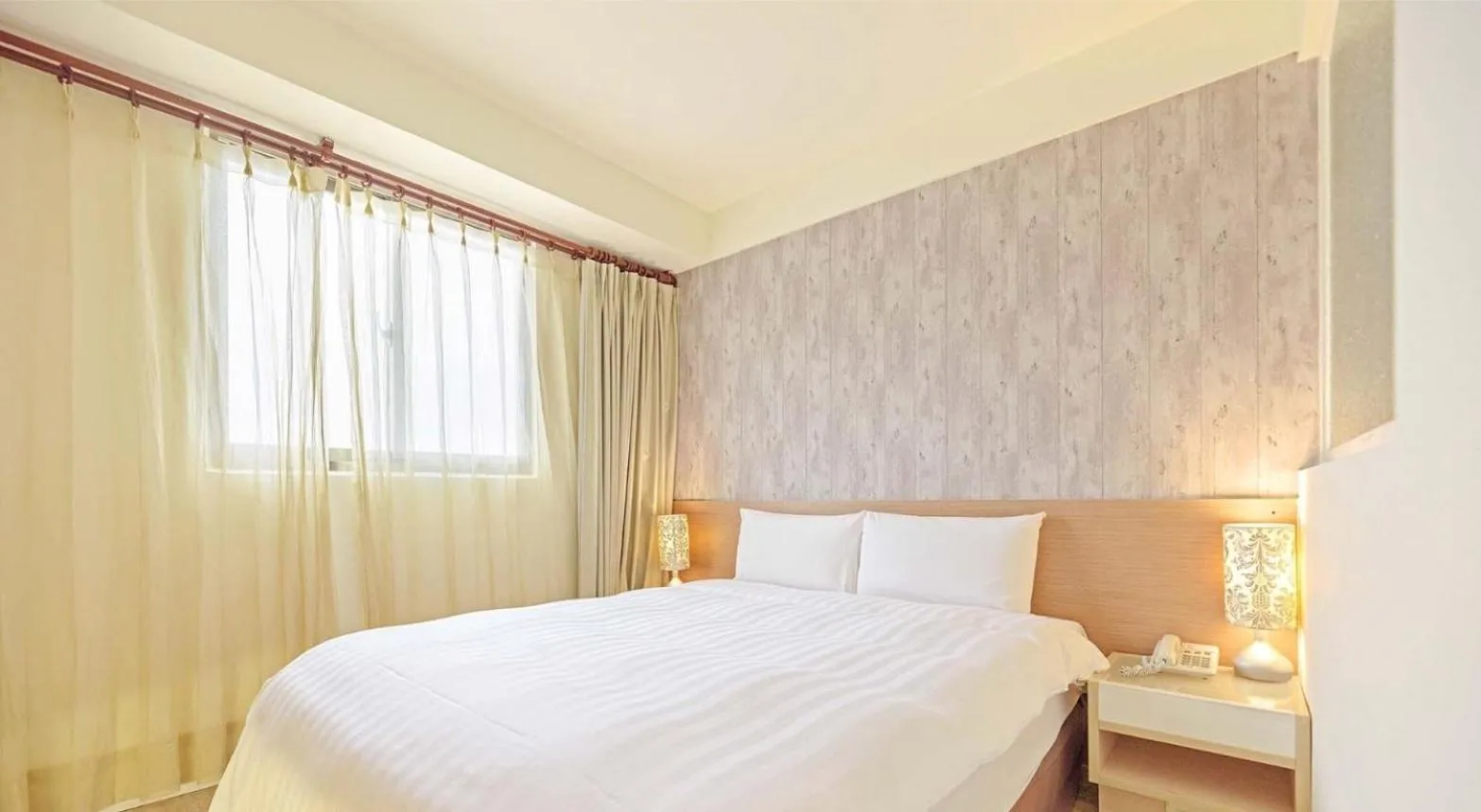 Photo of the whole room, Bed in Huaxin Hotel