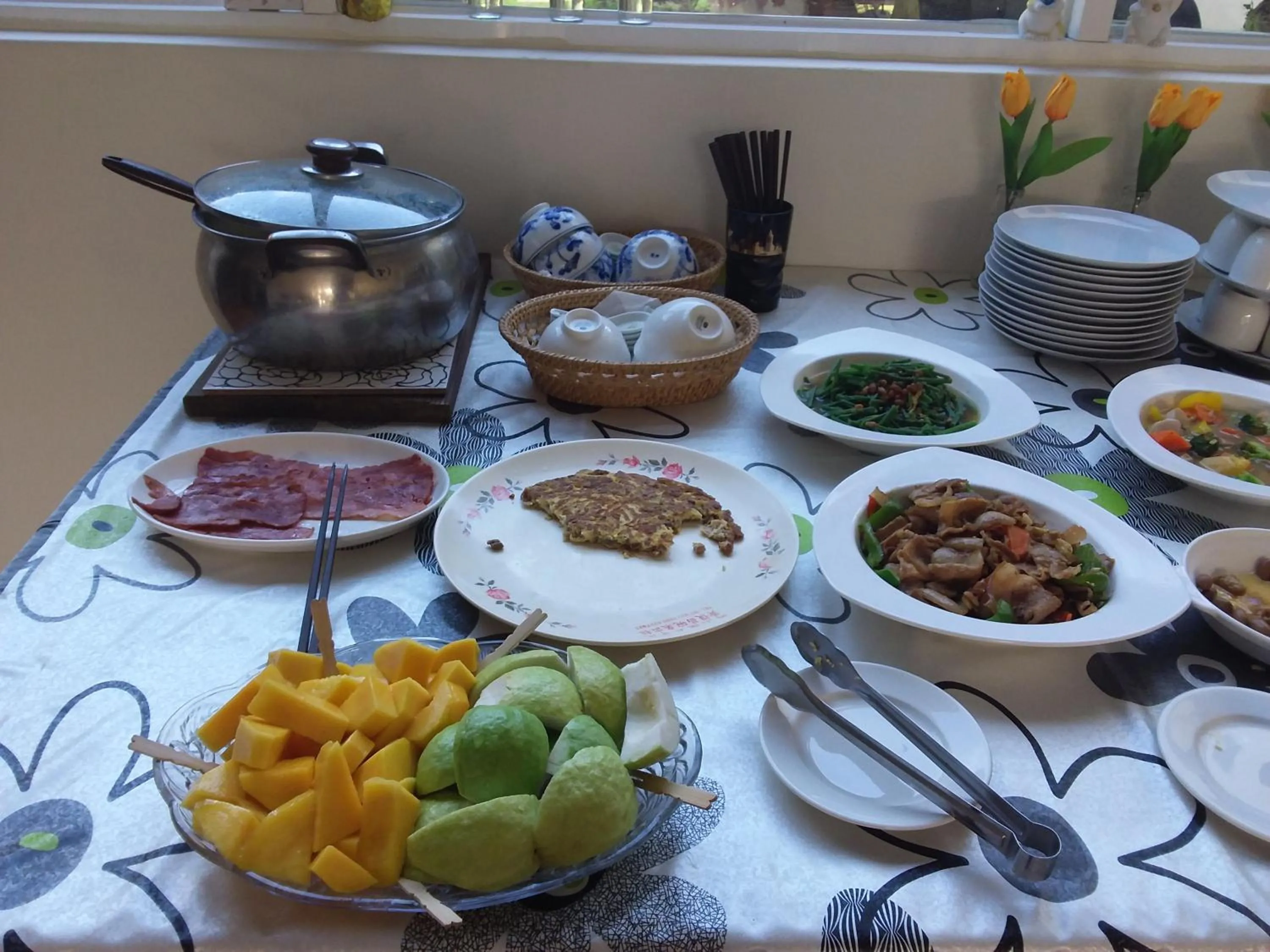 Food and drinks in Niuniu & Meng Ka Homestay