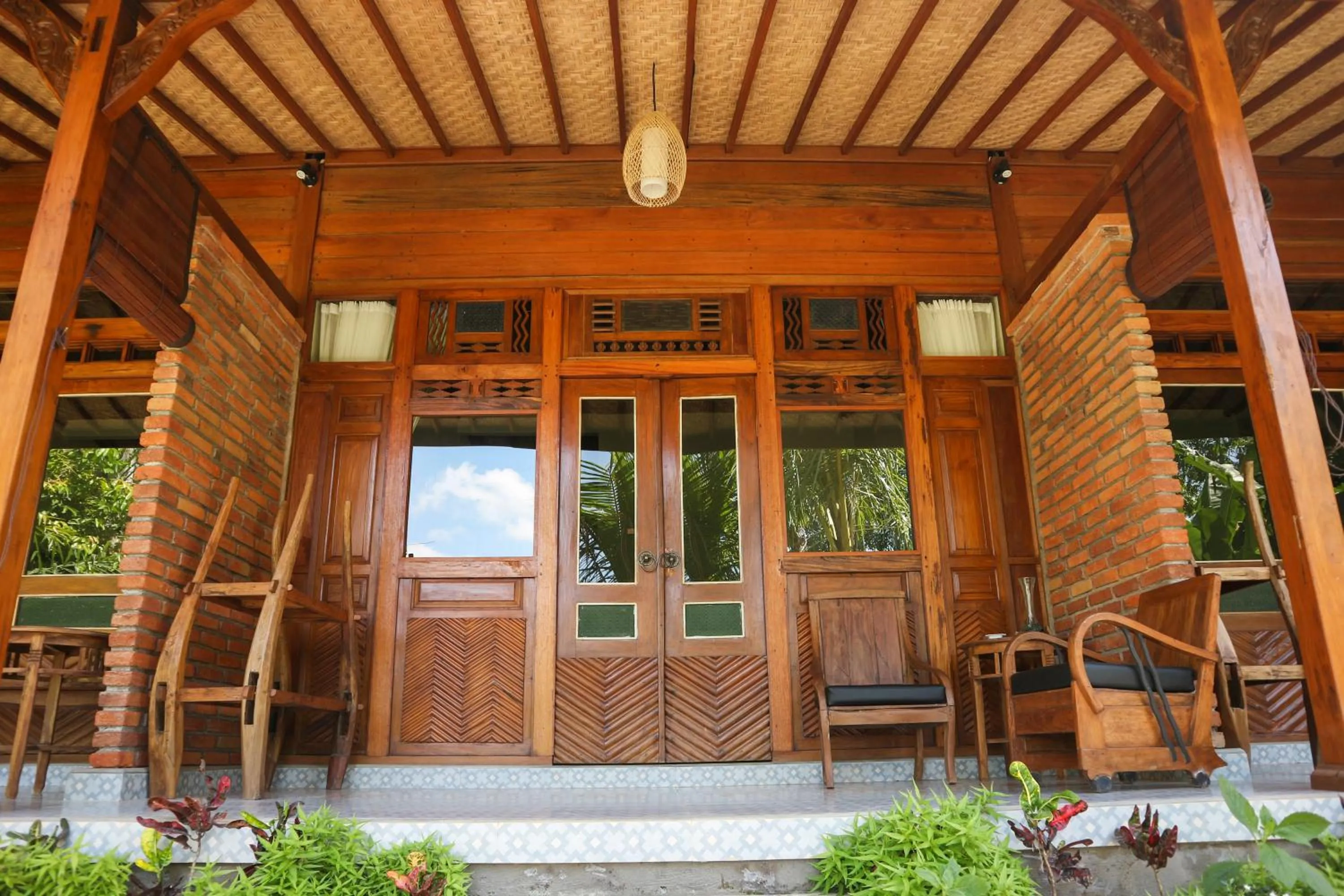 Facade/entrance in Mirah Guest House