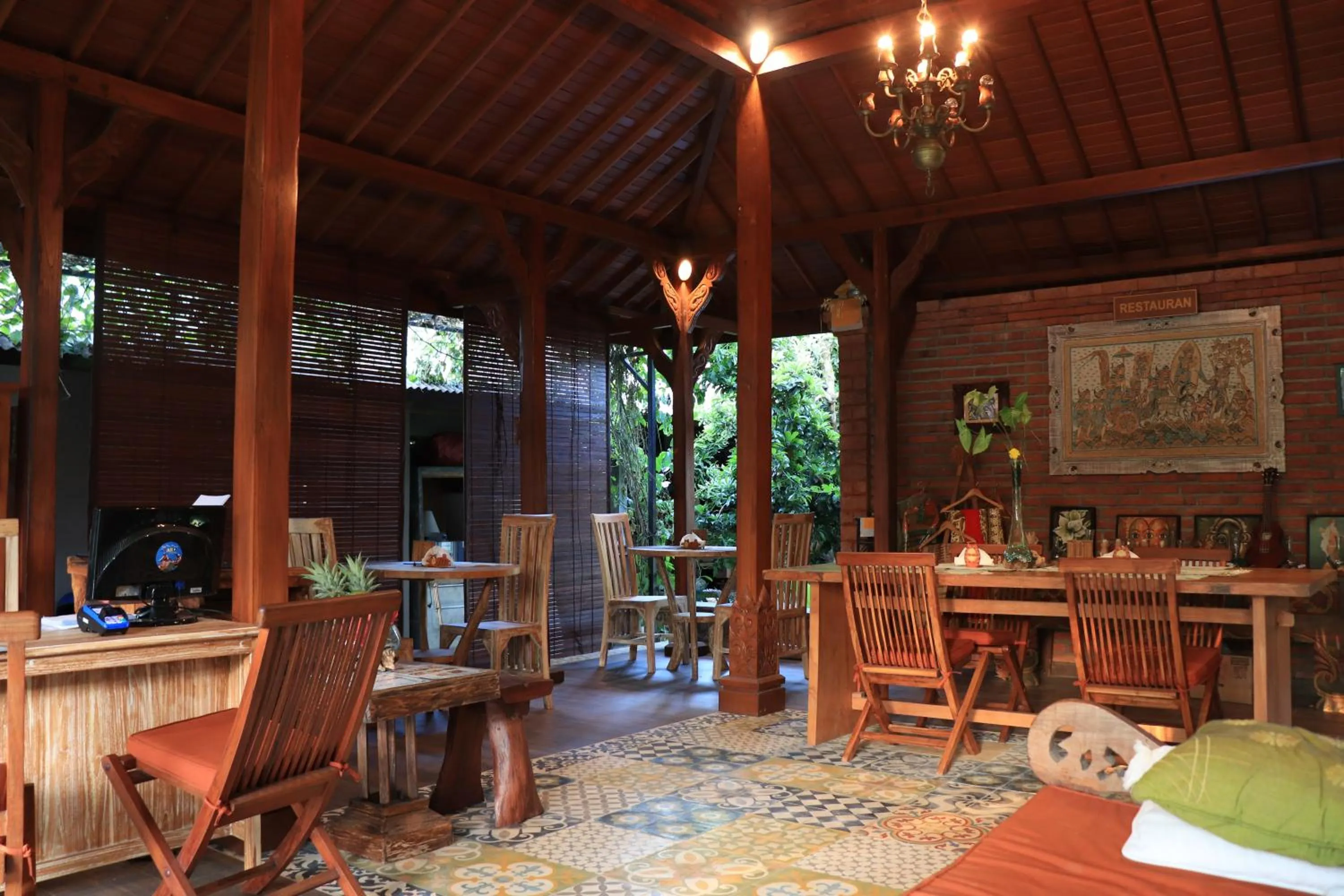 Restaurant/places to eat in Mirah Guest House