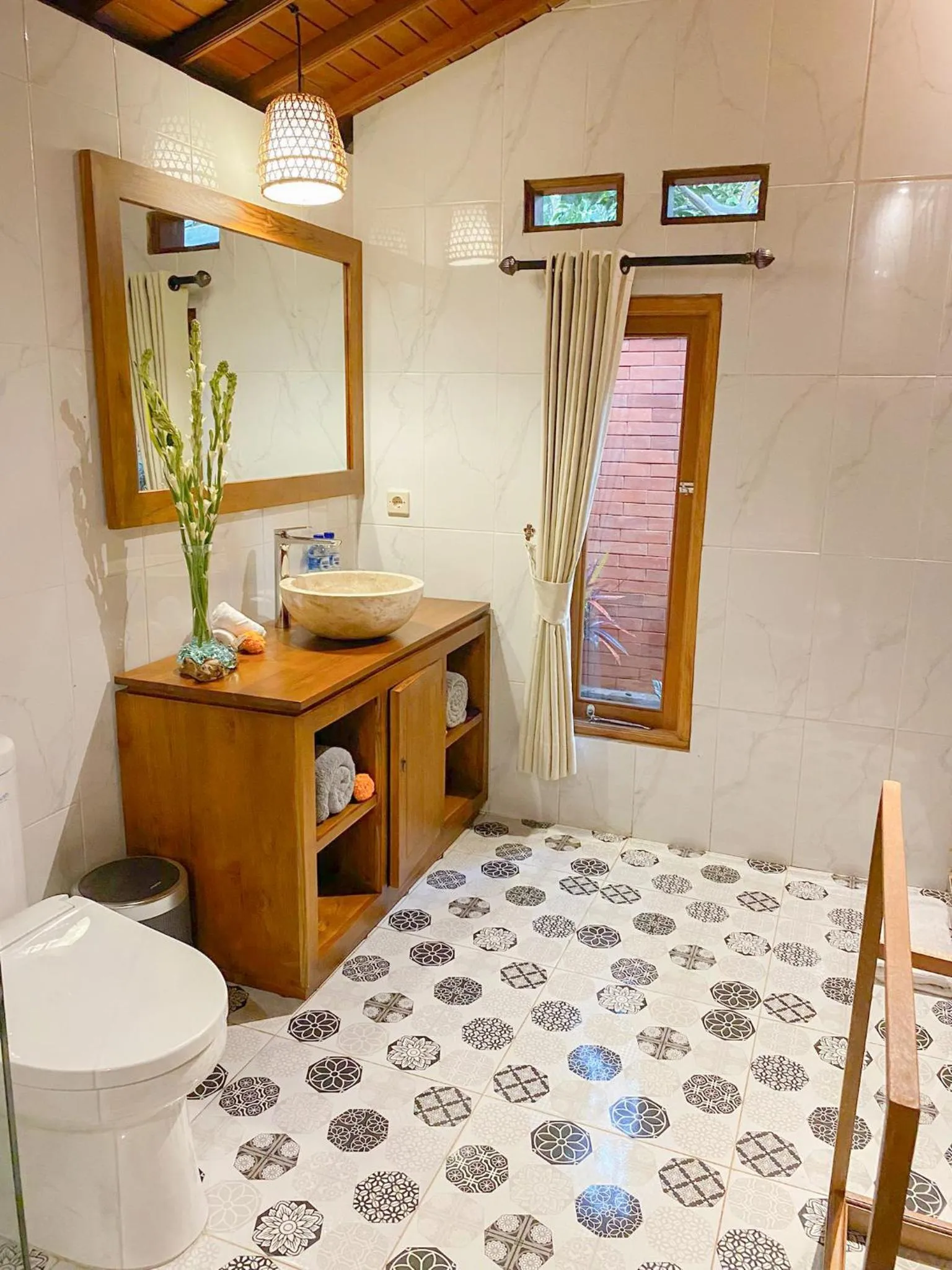 Toilet in Mirah Guest House