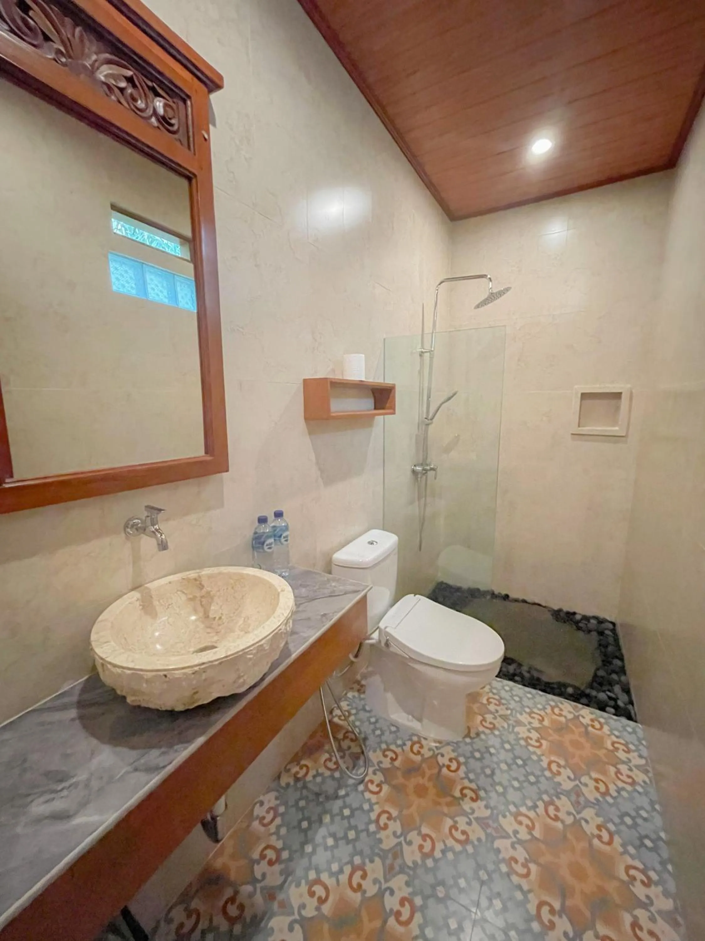Shower in Mirah Guest House
