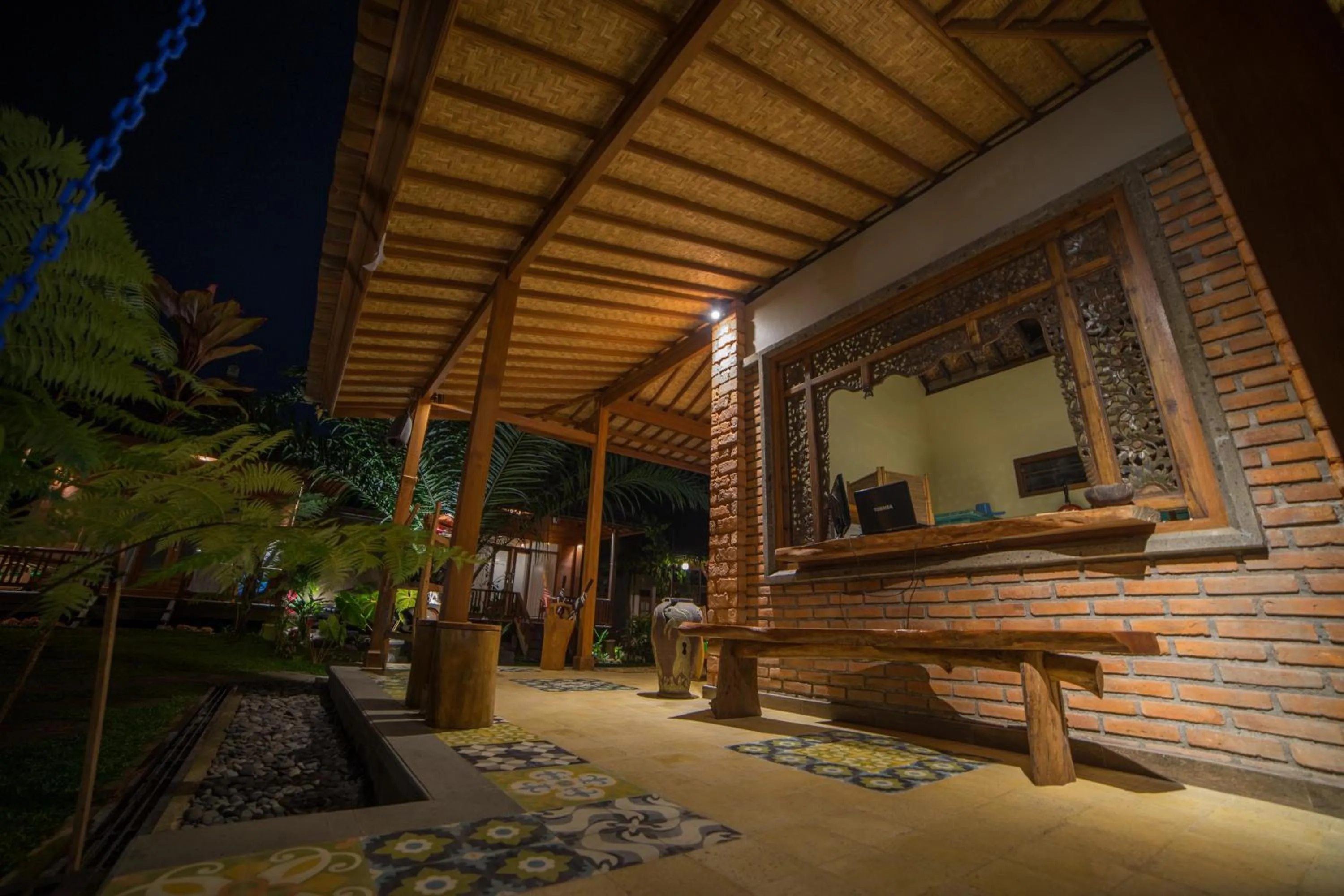 Restaurant/places to eat in Mirah Guest House