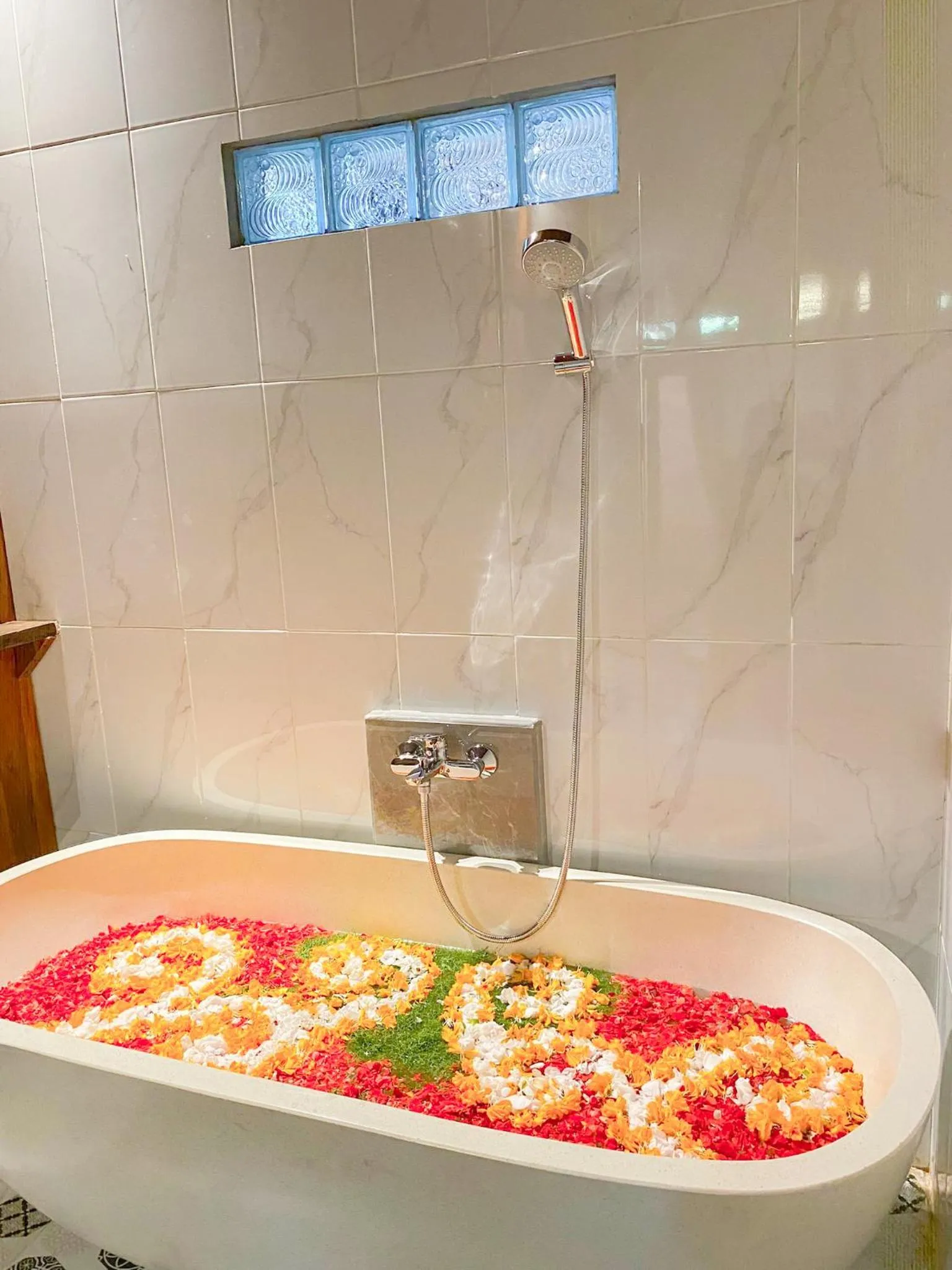 Bathroom in Mirah Guest House