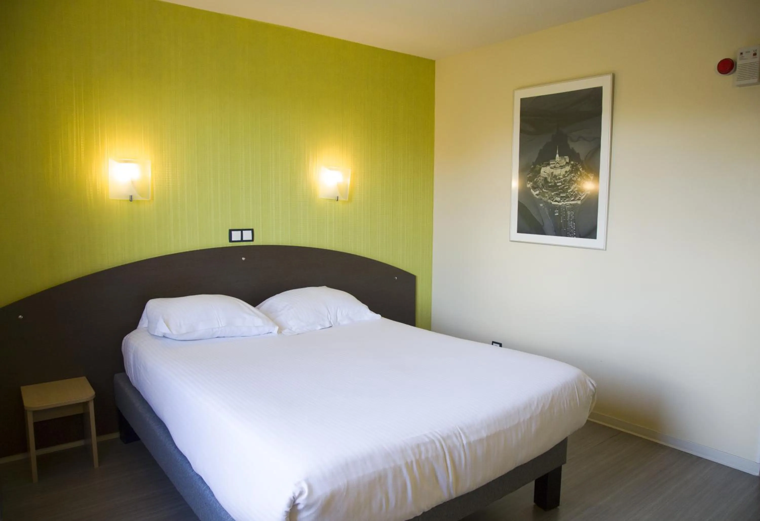 Bed in Auberge de la Baie