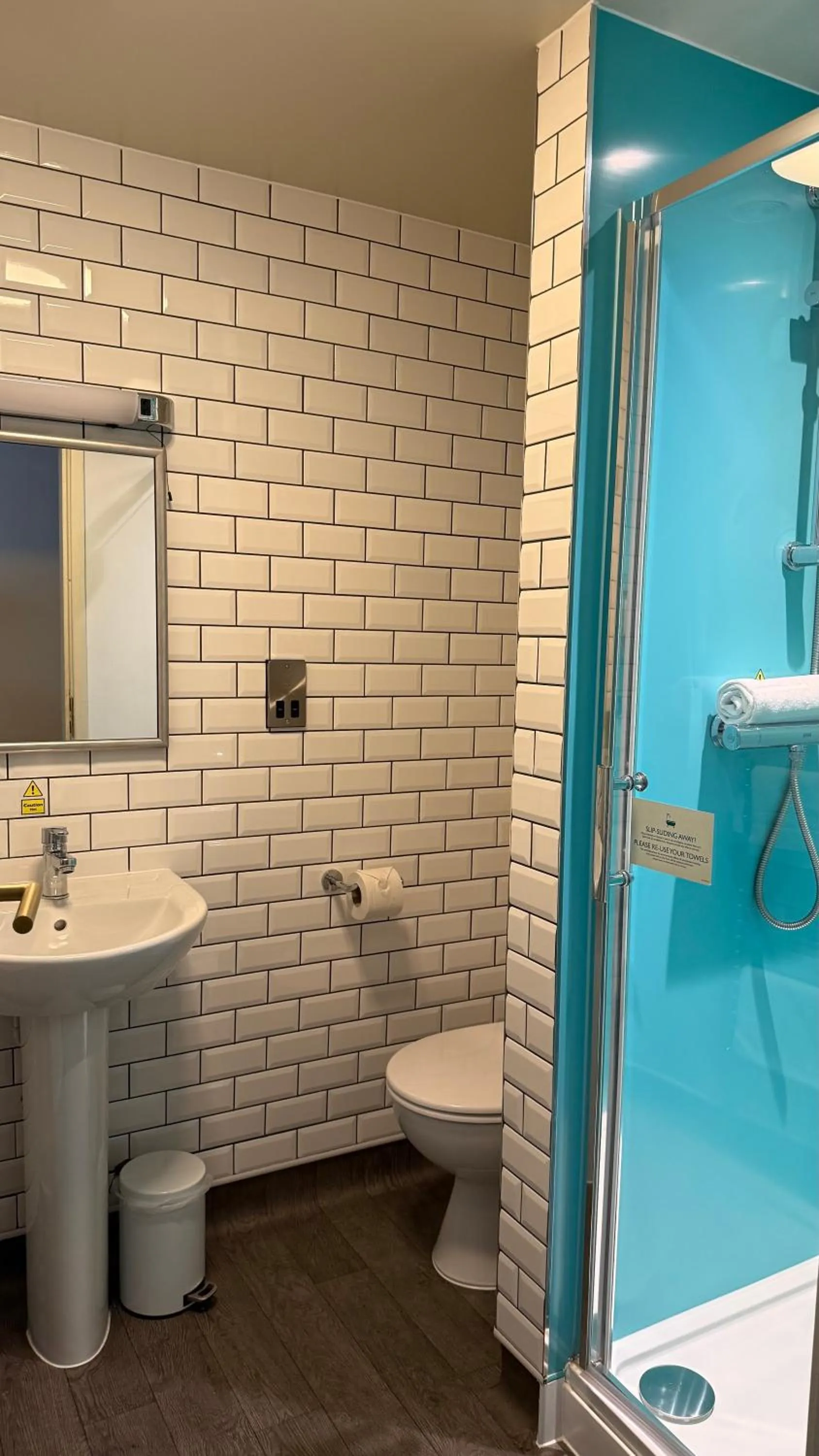 Shower in Narborough Arms