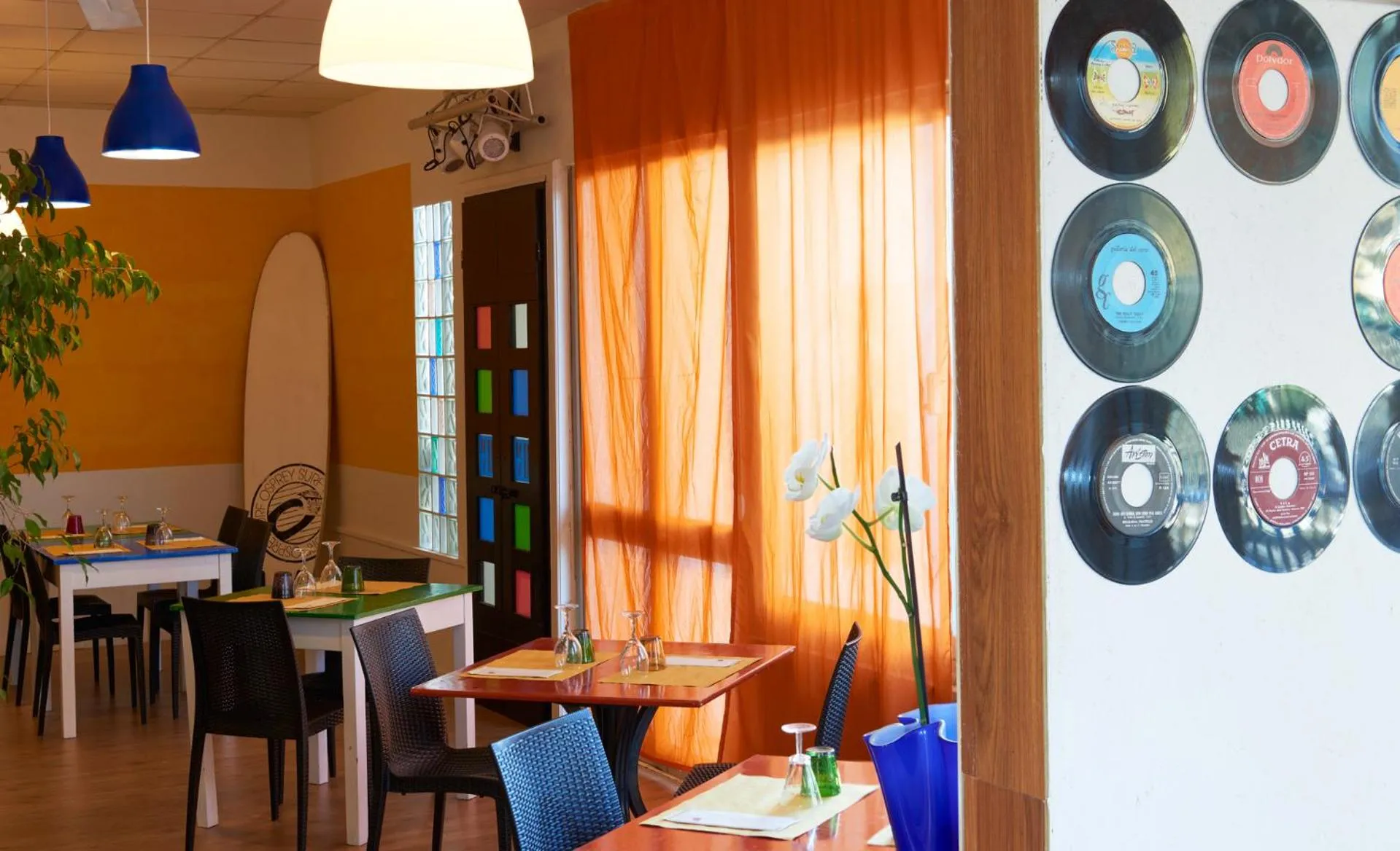 Restaurant/places to eat in Hotel Mirage