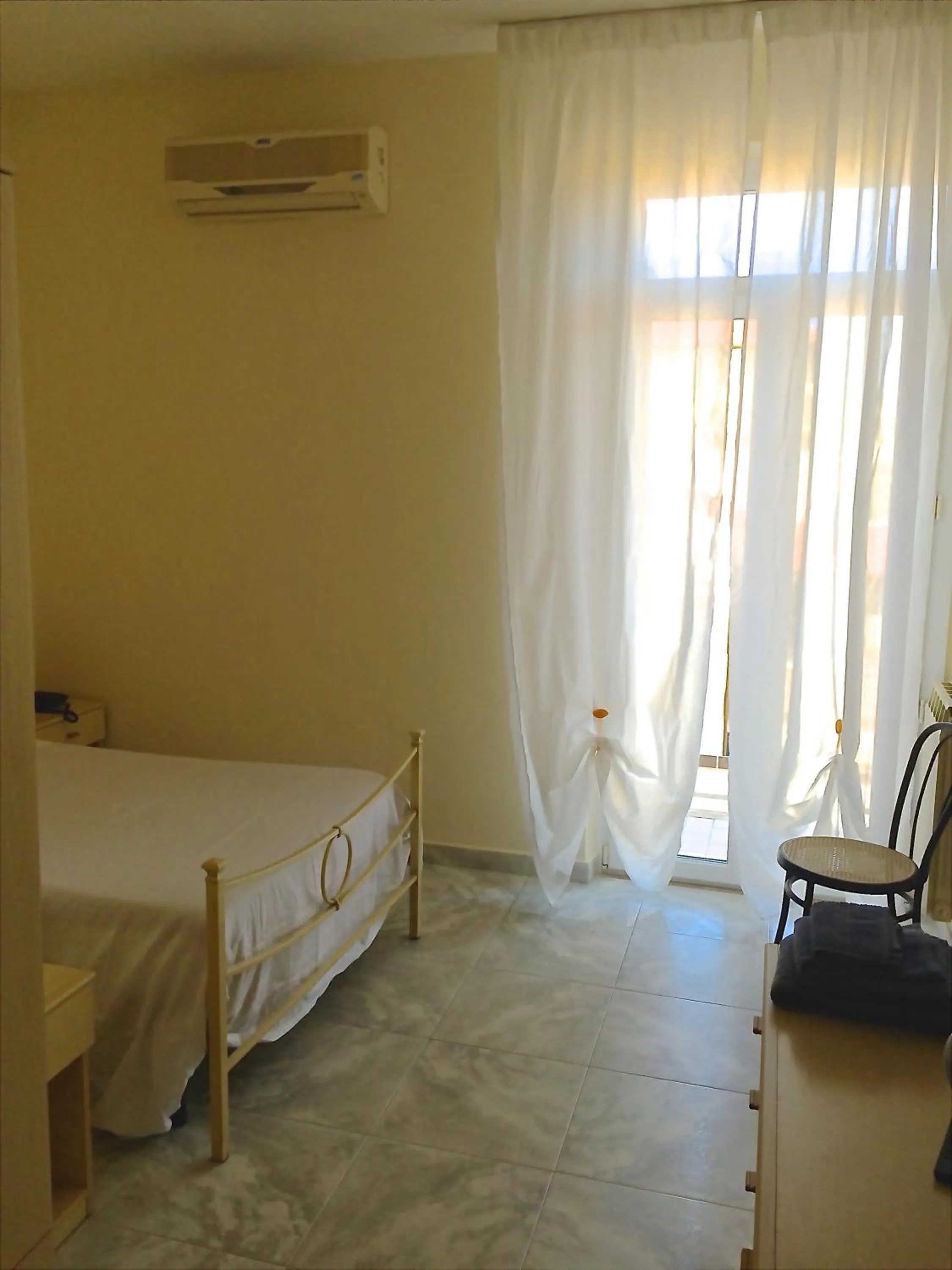 Day, Bed in Hotel Mirage