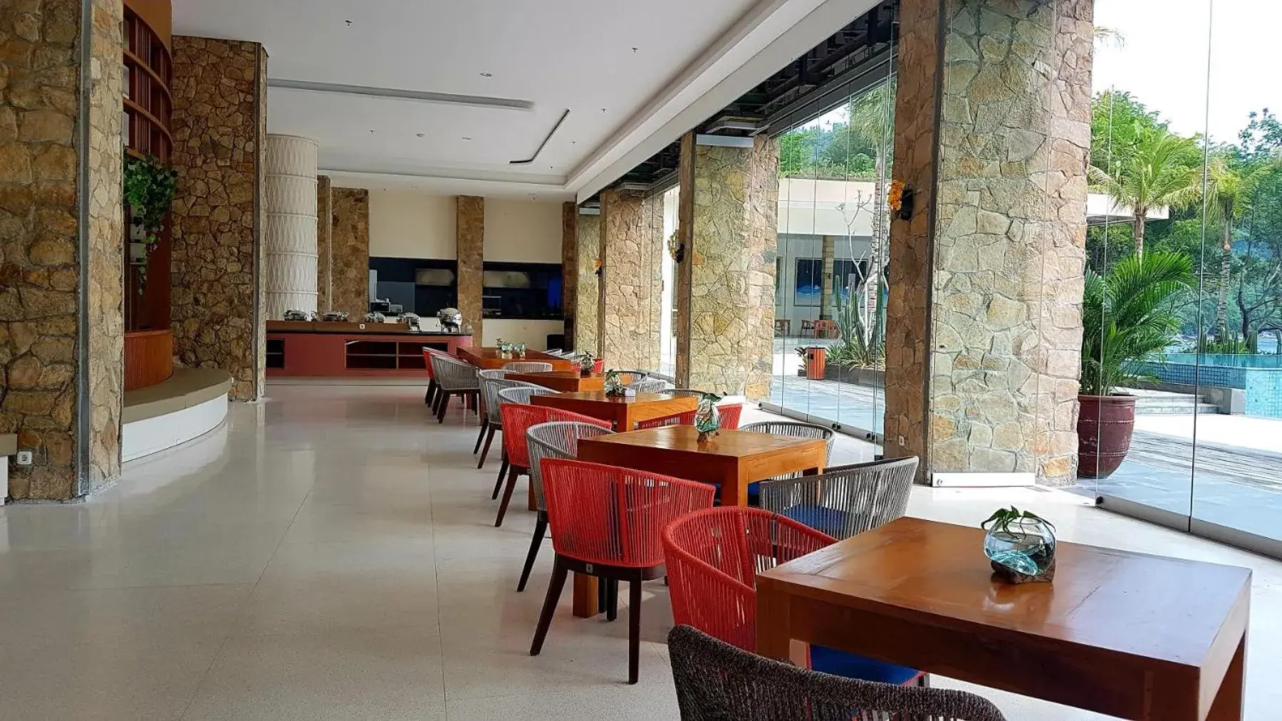 Restaurant/places to eat in Louis Kienne Resort Senggigi Restaurant/places to eat in Louis Kienne Resort Senggigi