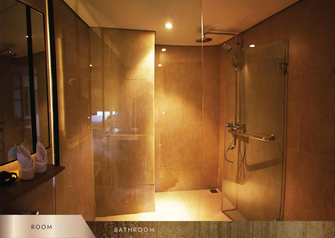 Shower in Louis Kienne Resort Senggigi