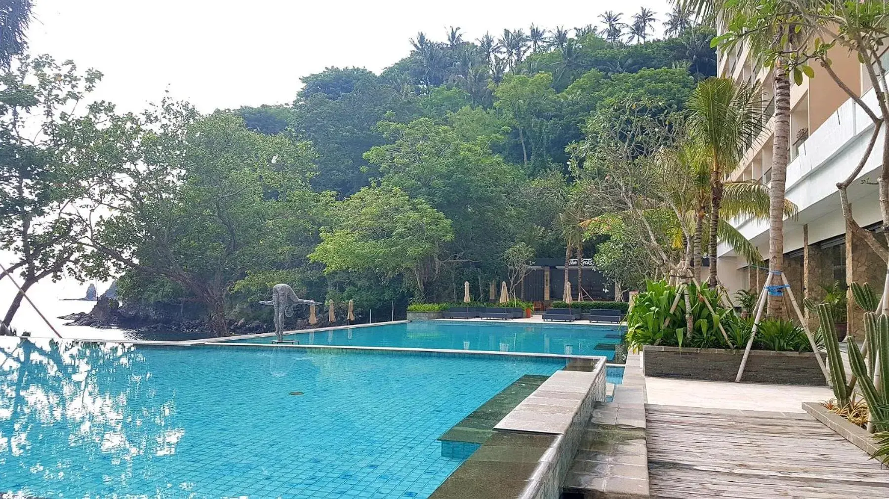 Swimming pool in Louis Kienne Resort Senggigi Swimming pool in Louis Kienne Resort Senggigi