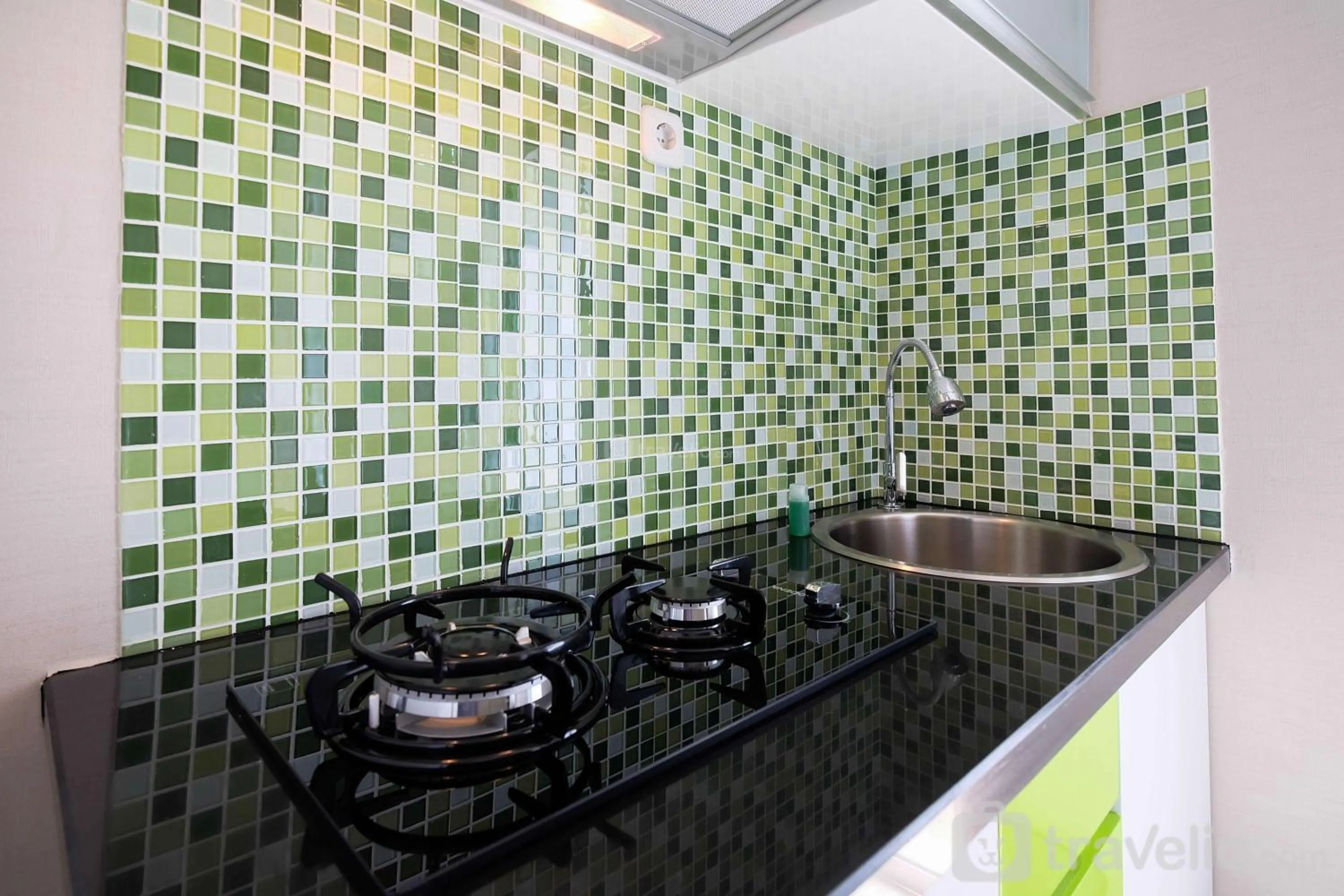 Kitchen or kitchenette in Modern Studio Bassura City Apartment By Travelio
