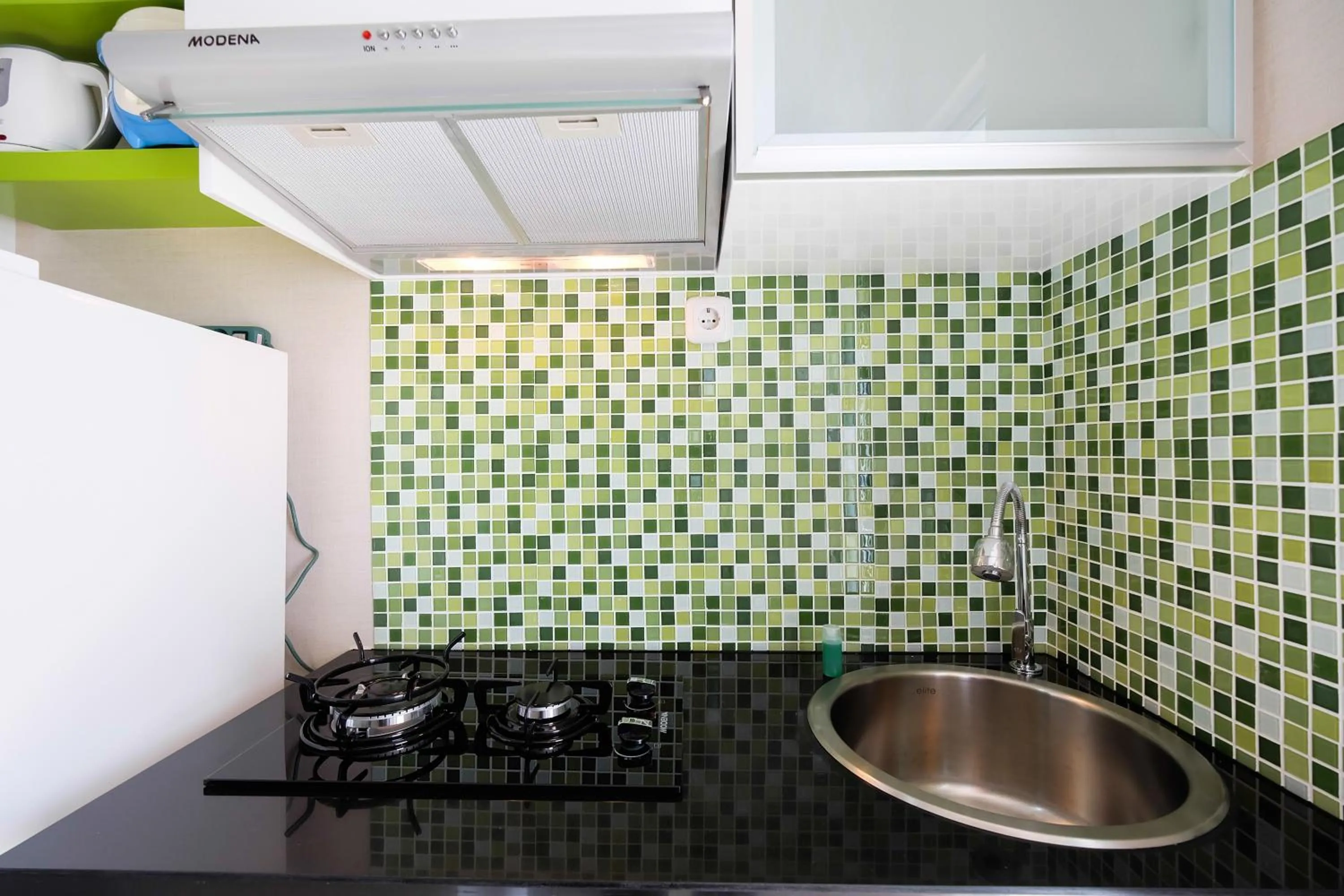 Kitchen or kitchenette in Modern Studio Bassura City Apartment By Travelio