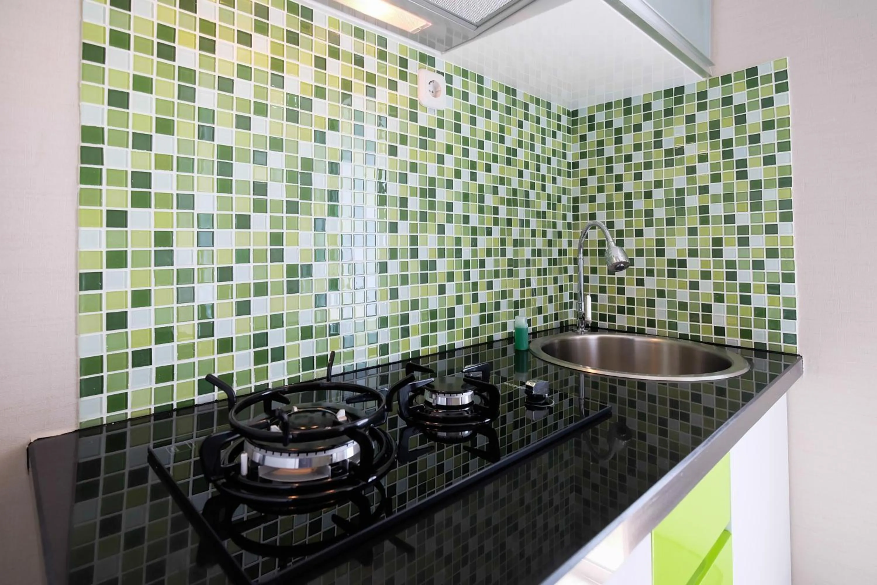 Kitchen or kitchenette in Modern Studio Bassura City Apartment By Travelio