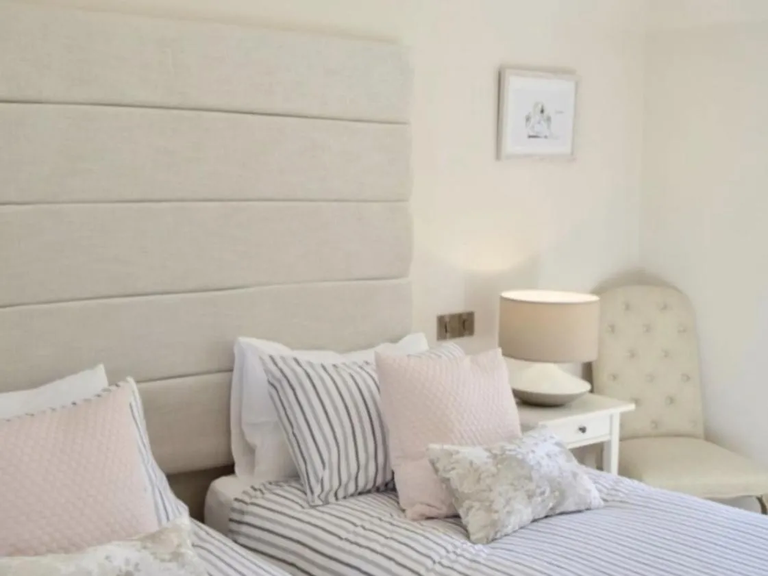 Bedroom, Bed in The Lane Apartment