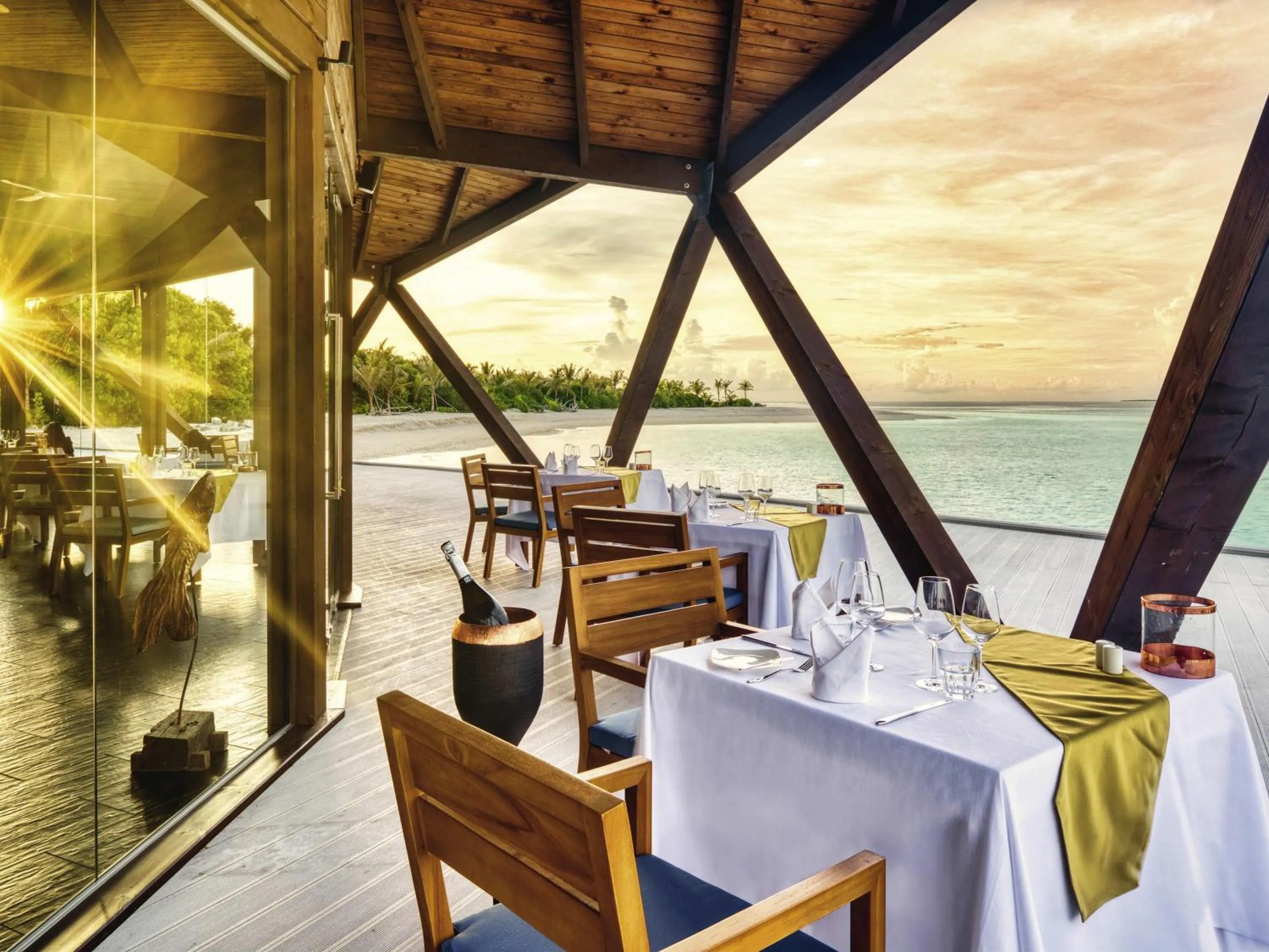 Restaurant/places to eat in Kuredhivaru Resort and Spa - Maldives